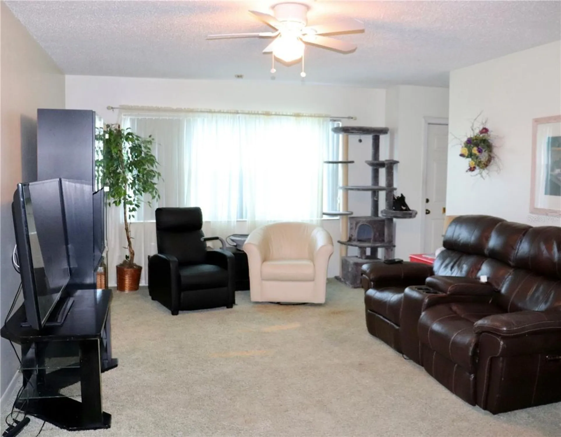 Property Slideshow image 4 of 14 | 6990 versailles n # 6990, Pinellas Park, FL, 33781