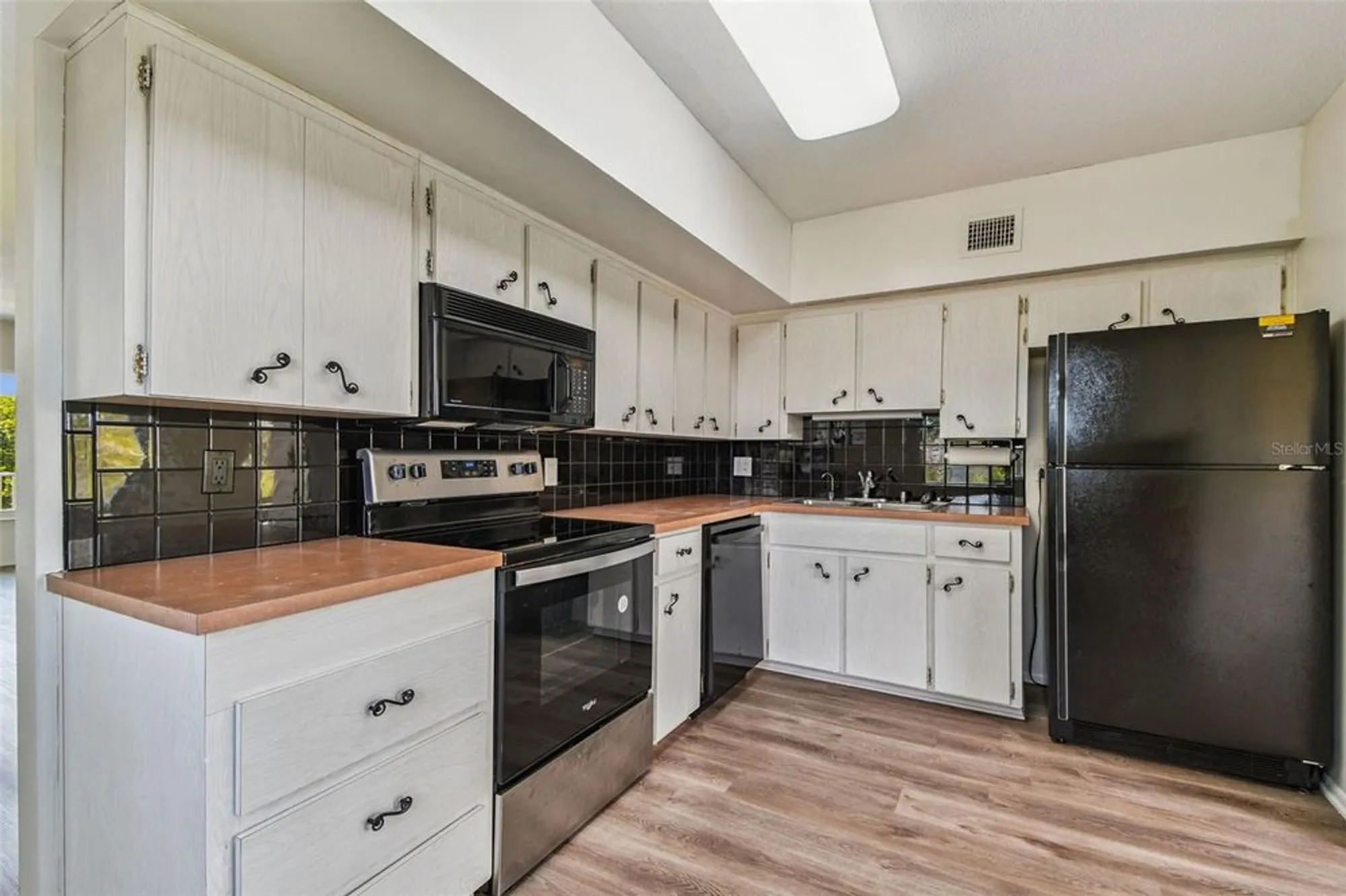 Property Slideshow image 19 of 55 | 2071 australia way 59, Clearwater, FL, 33763