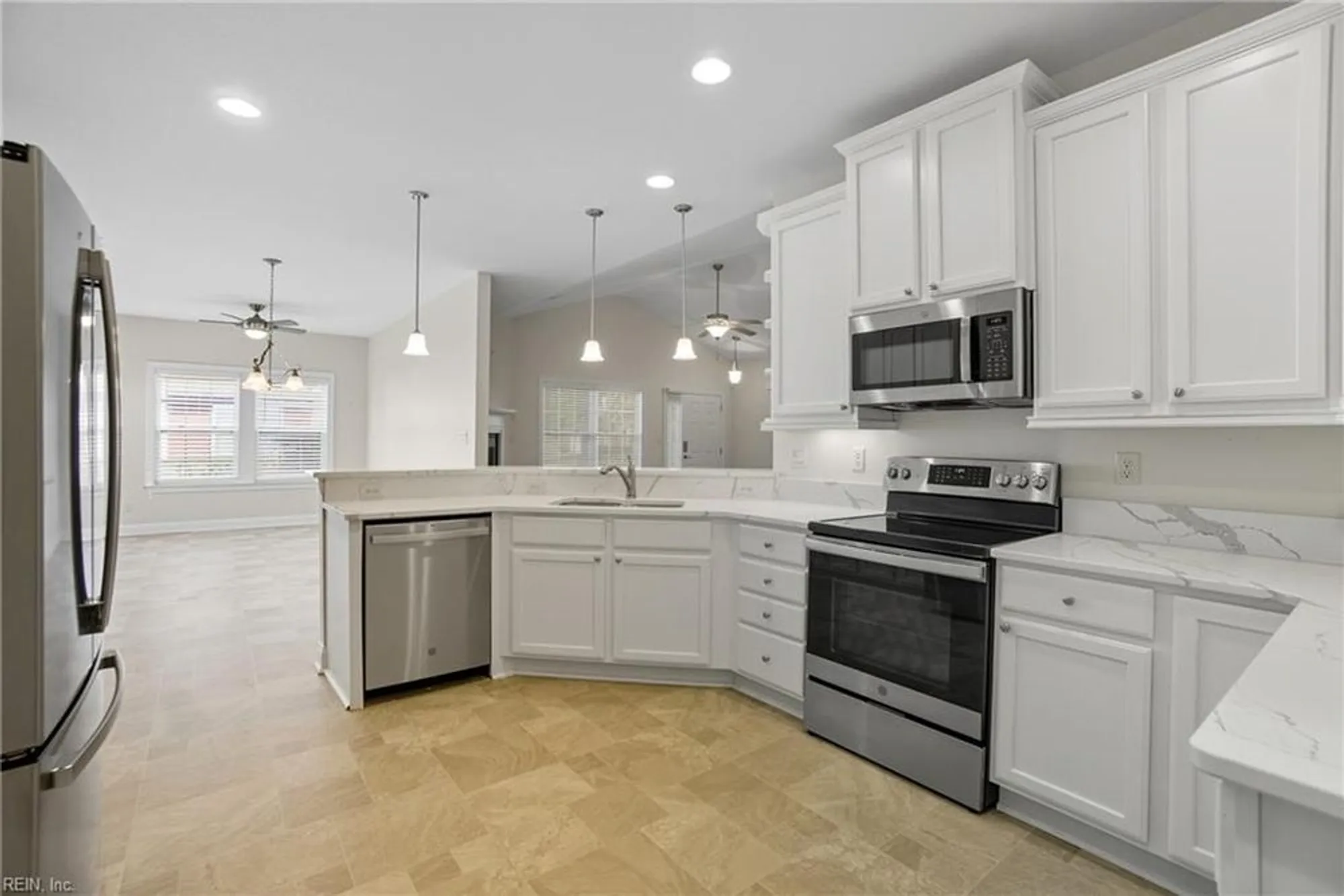 Property Slideshow image 7 of 35 | 1439 thistlewood ln, Chesapeake, VA, 23320