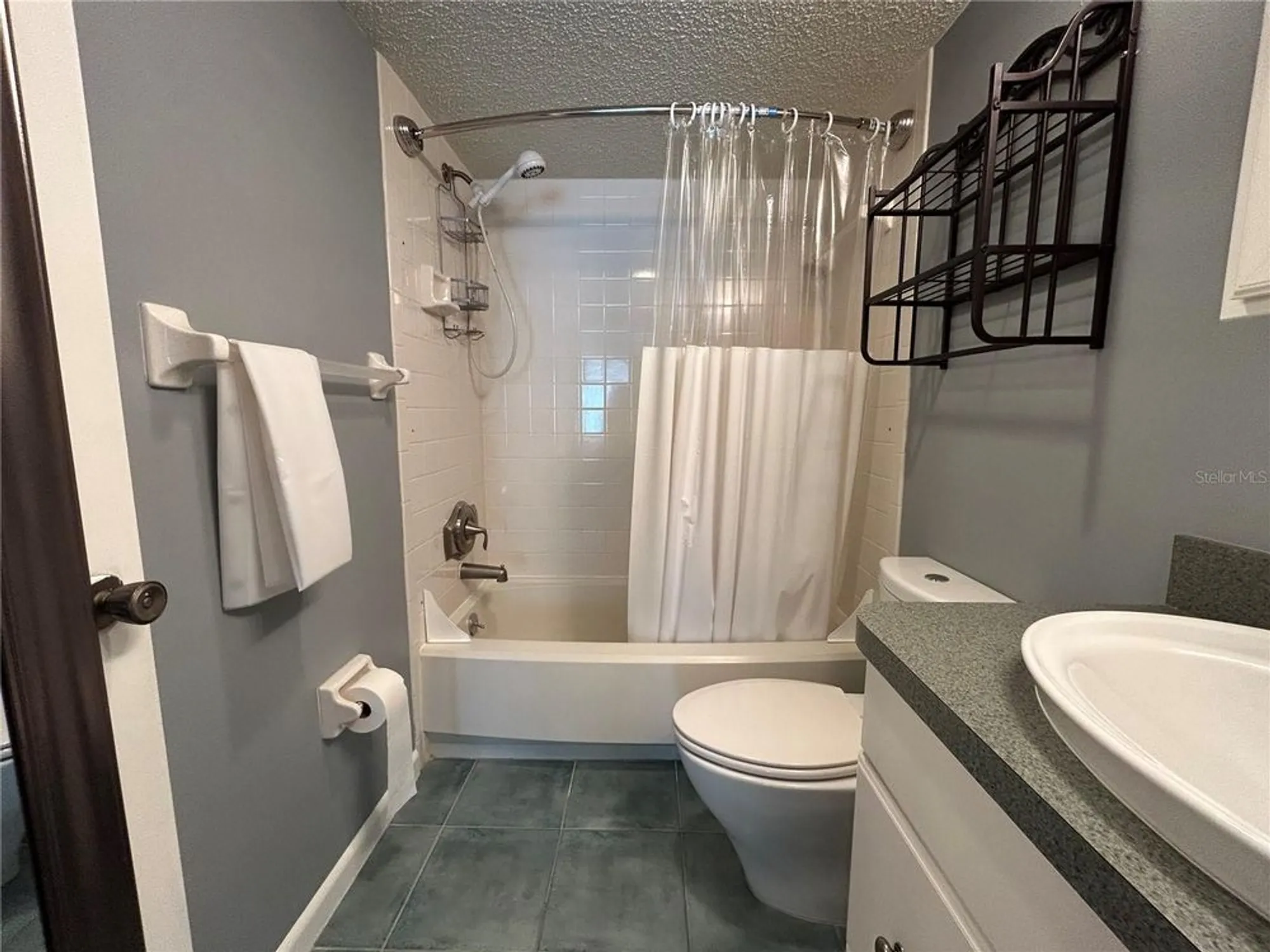 Property Slideshow image 28 of 61 | 2300 aaron st apt 215, Port Charlotte, FL, 33952