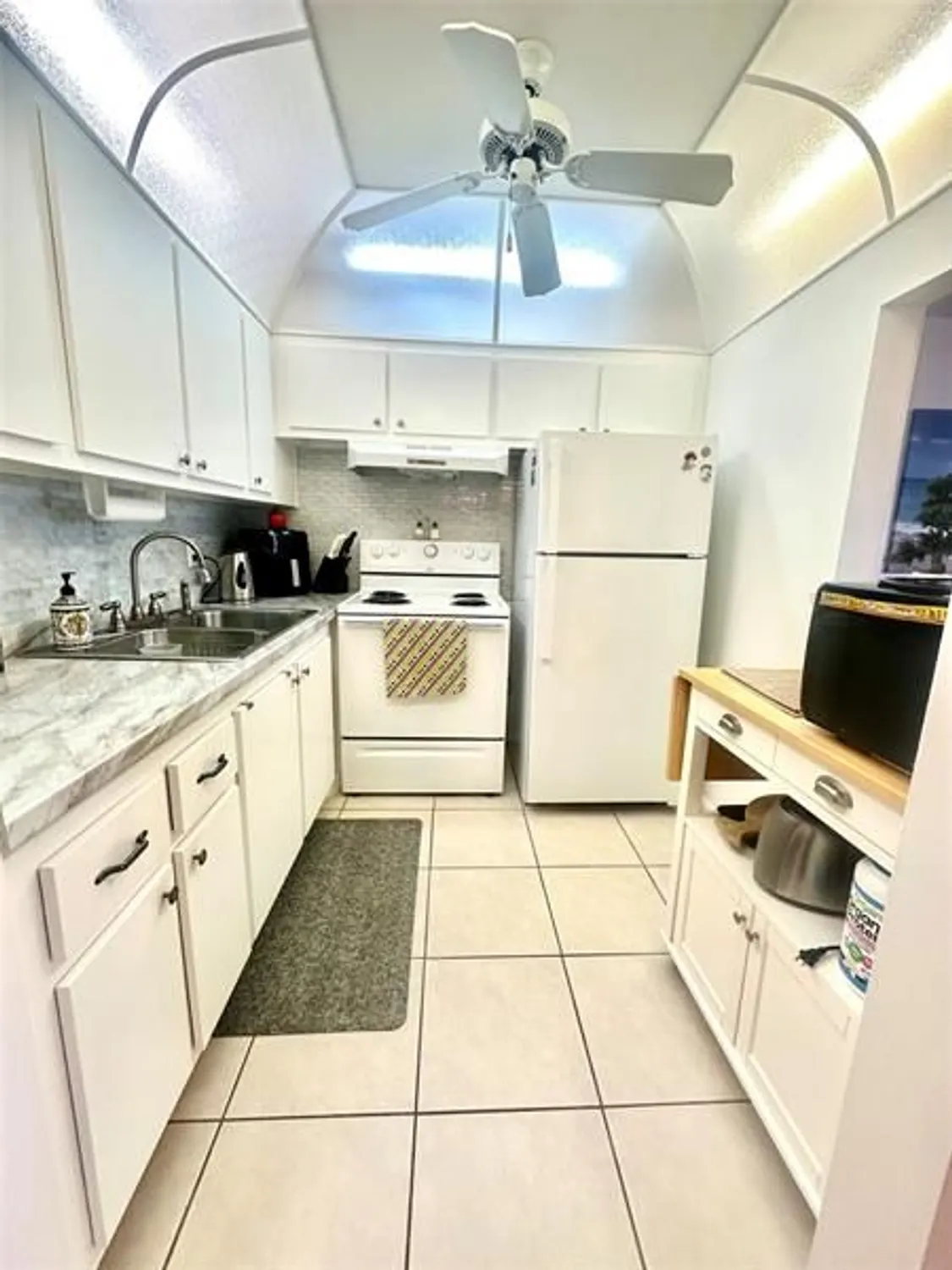 Property Slideshow image 7 of 55 | 4011 islewood d # 4011, Deerfield Beach, FL, 33442