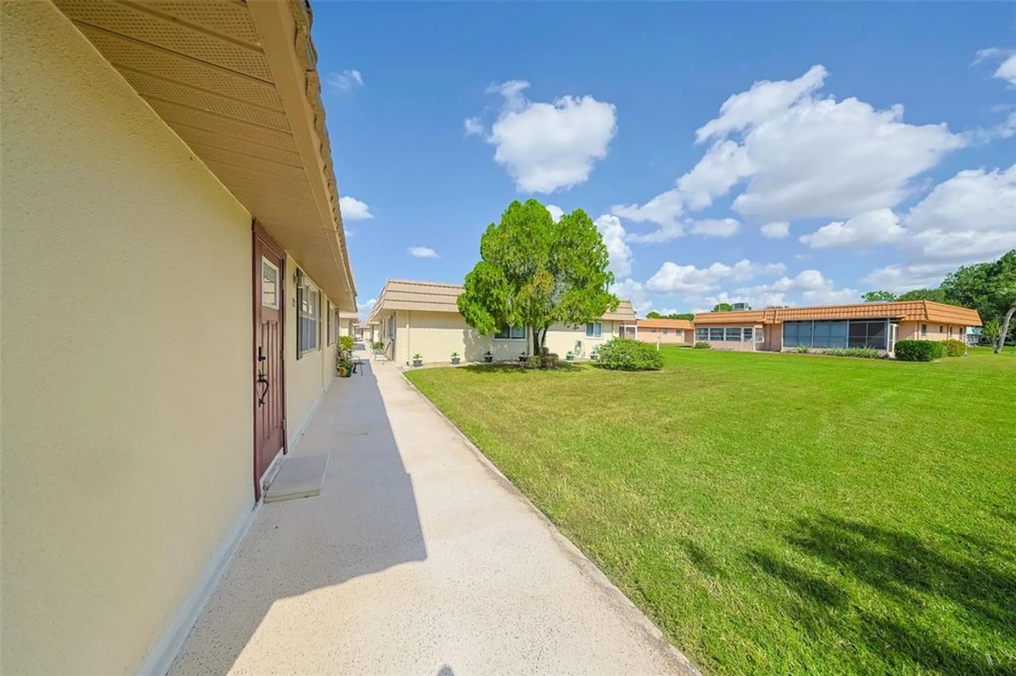 Property Slideshow image 5 of 59 | 202 bedford st 72, Sun City Center, FL, 33573