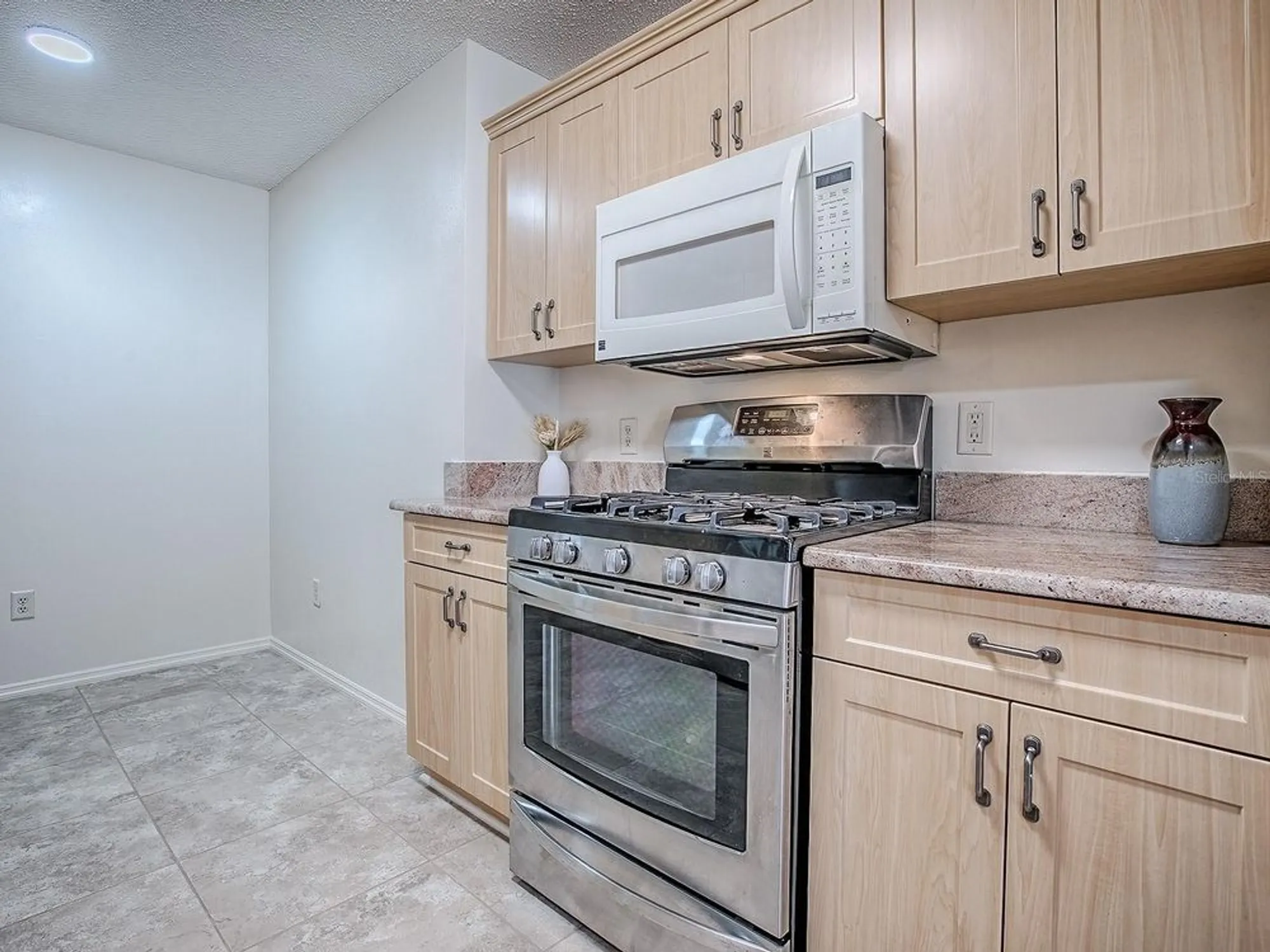 Property Slideshow image 15 of 35 | 17235 se 93rd demoss ct, The Villages, FL, 32162