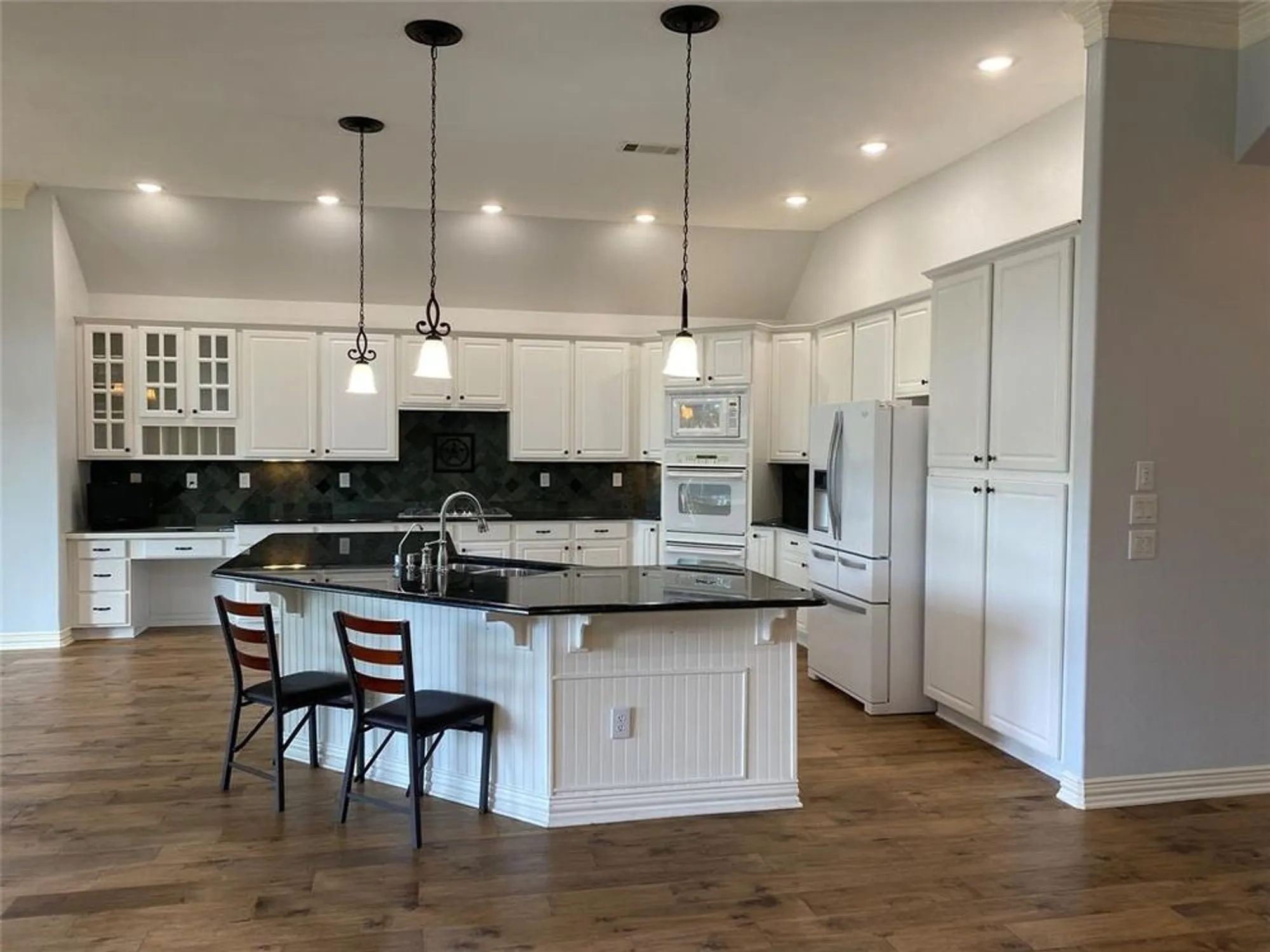 Property Slideshow image 7 of 24 | 9909 grandview dr, Denton, TX, 76207