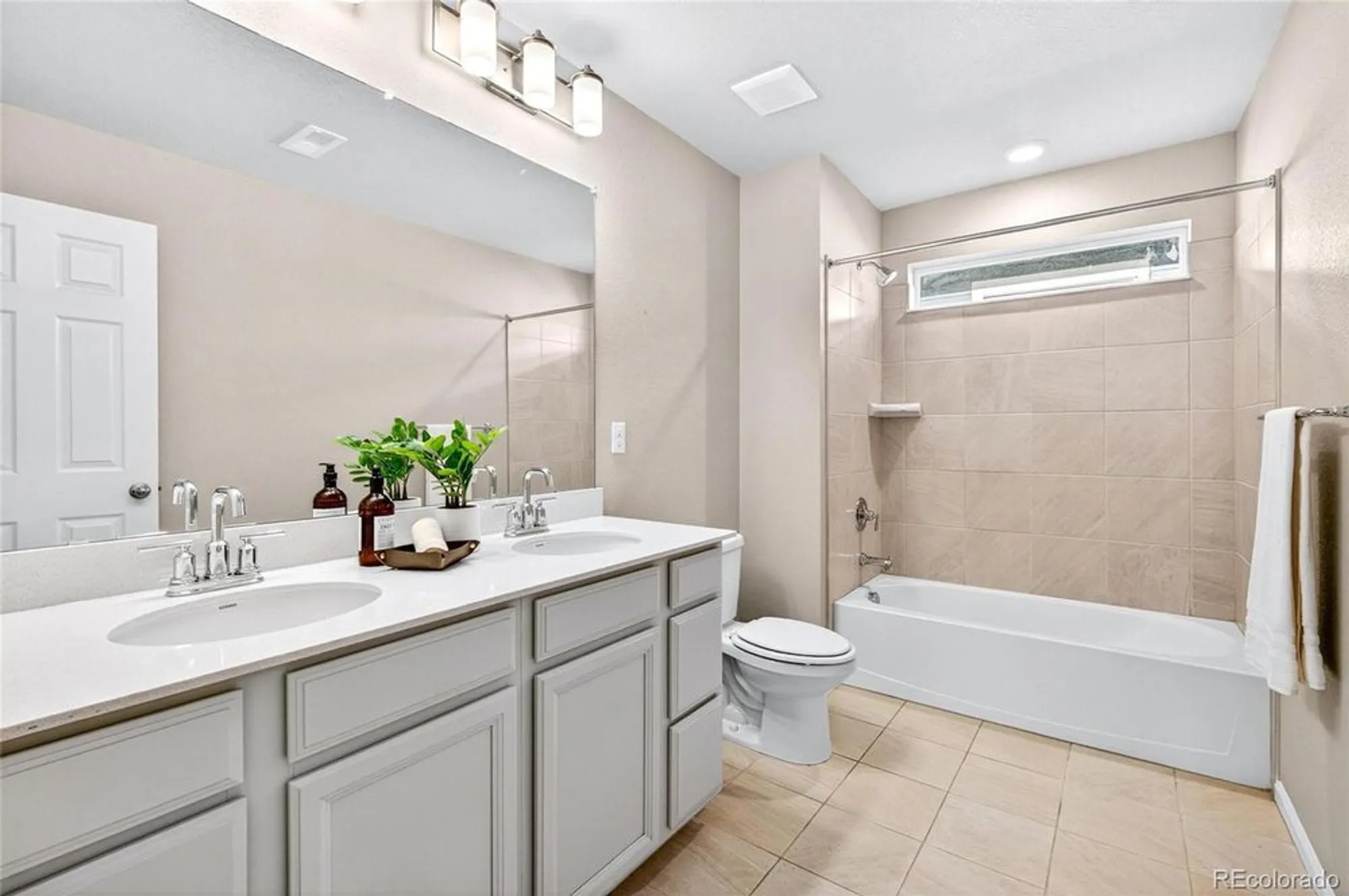 Property Slideshow image 21 of 27 | 3685 sandy vista ln, Castle Rock, CO, 80104