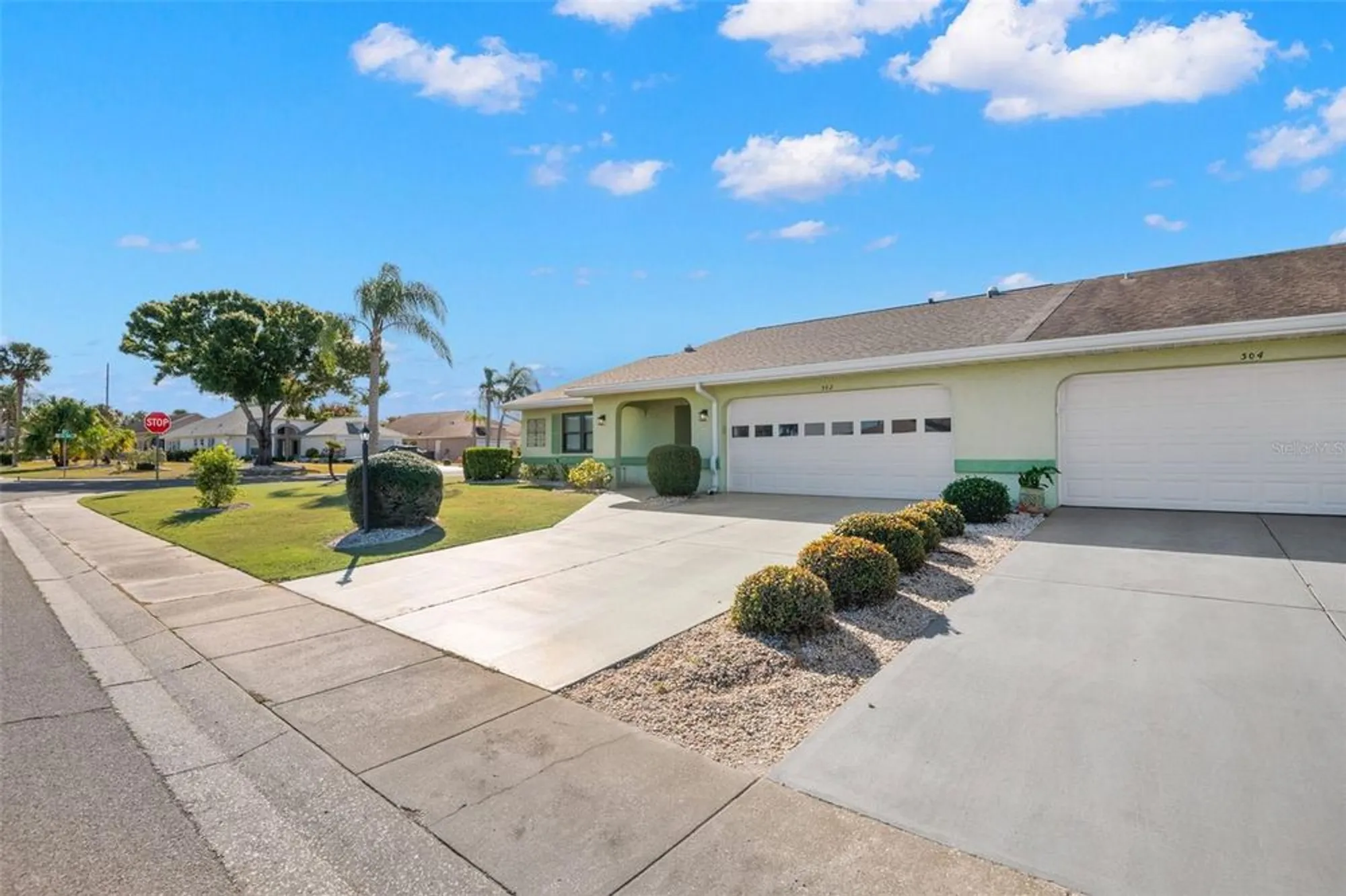 Property Slideshow image 3 of 51 | 302 linger ln, Sun City Center, FL, 33573