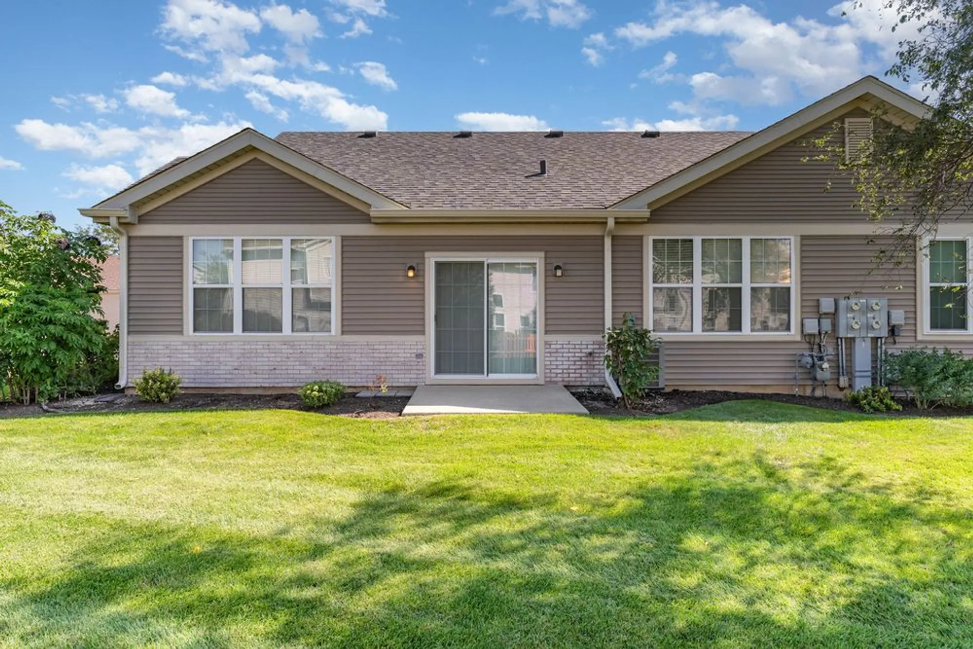 Property Slideshow image 20 of 25 | 16416 crescent lake ct, Crest Hill, IL, 60403