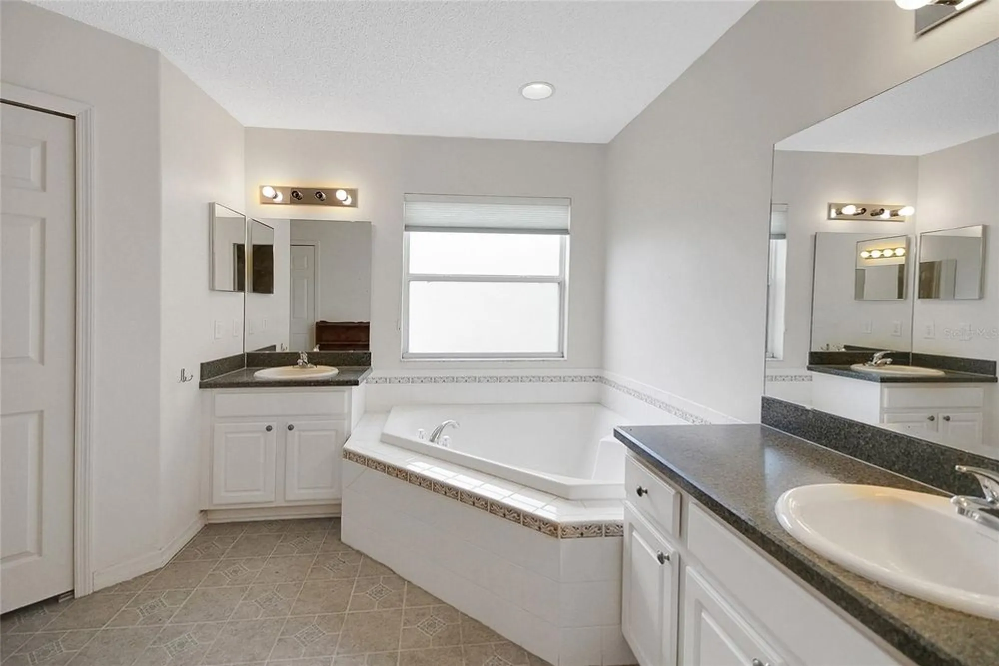 Property Slideshow image 44 of 77 | 32942 rambling oaks ct, Leesburg, FL, 34748