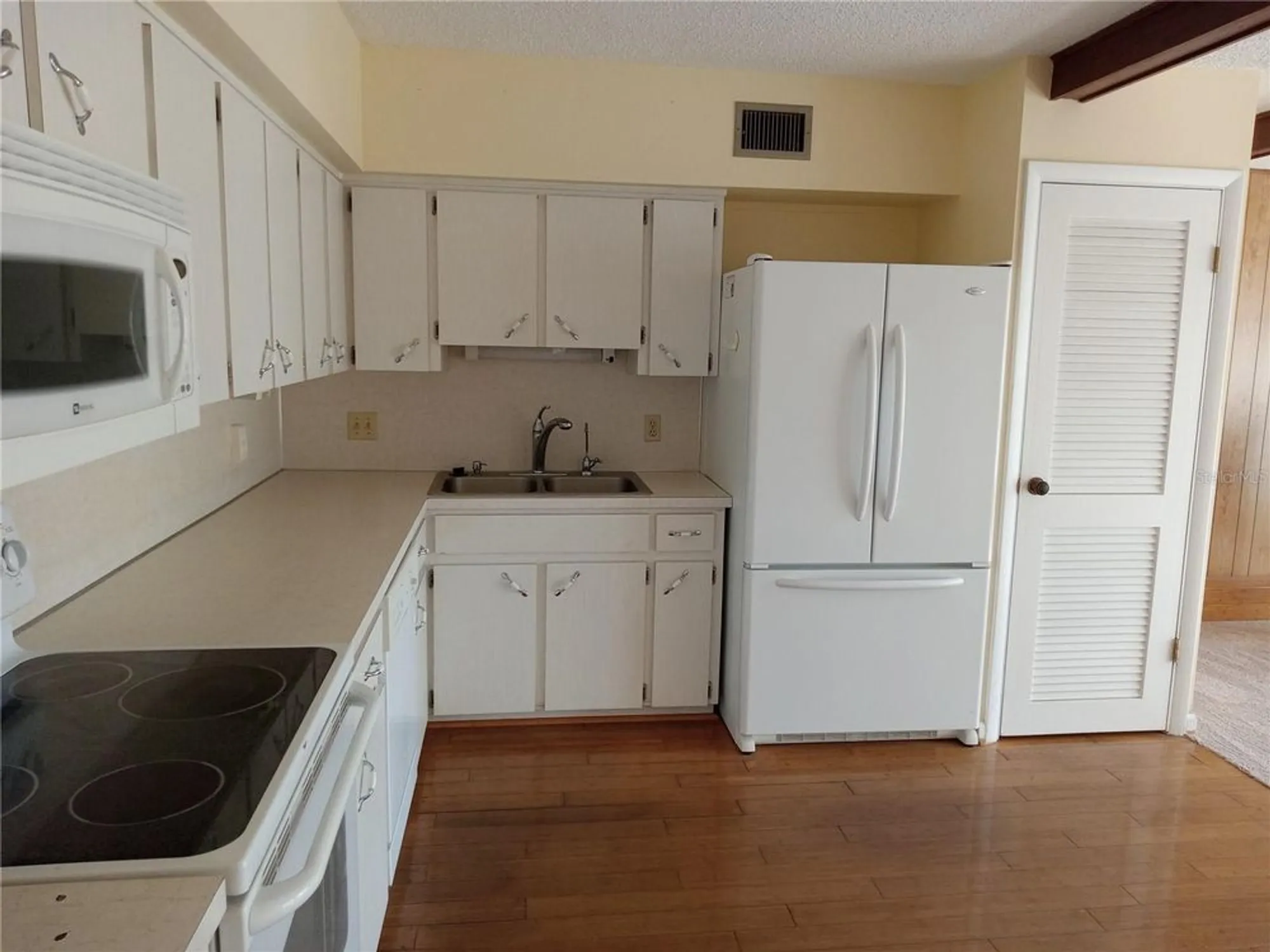 Property Slideshow image 9 of 36 | 2284 philippine dr 73, Clearwater, FL, 33763