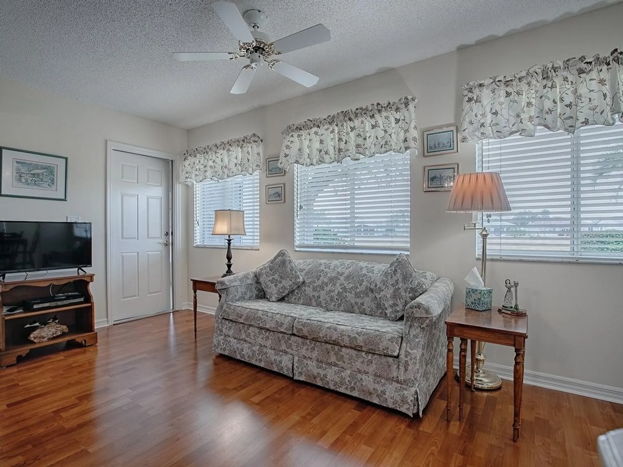 Property Slideshow image 14 of 43 | 305 ranchwood dr, Leesburg, FL, 34748