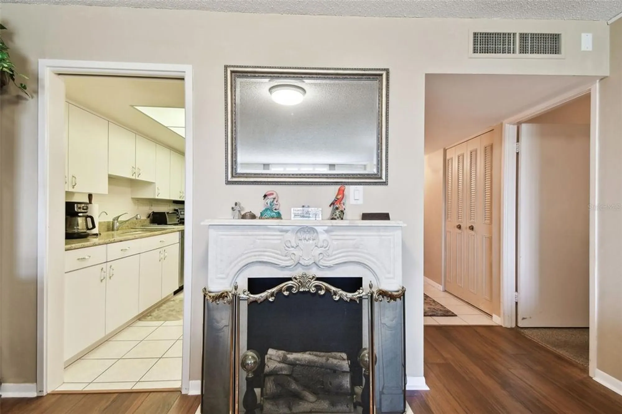 Property Slideshow image 4 of 93 | 7400 sun island dr 207, South Pasadena, FL, 33707