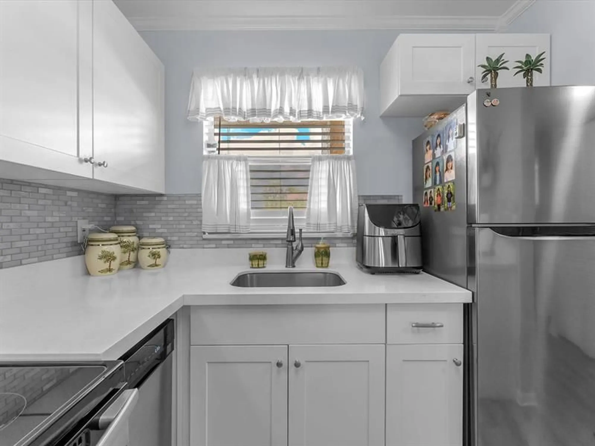 Property Slideshow image 8 of 25 | 6770 royal palm blvd apt 205, Margate, FL, 33063