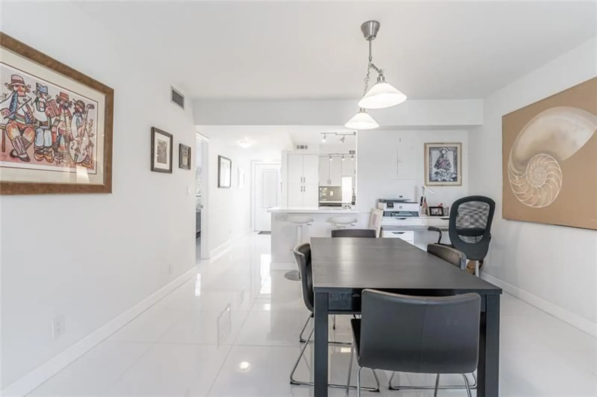 Property Slideshow image 10 of 76 | 811 s hollybrook dr 301, Pembroke Pines, FL, 33025