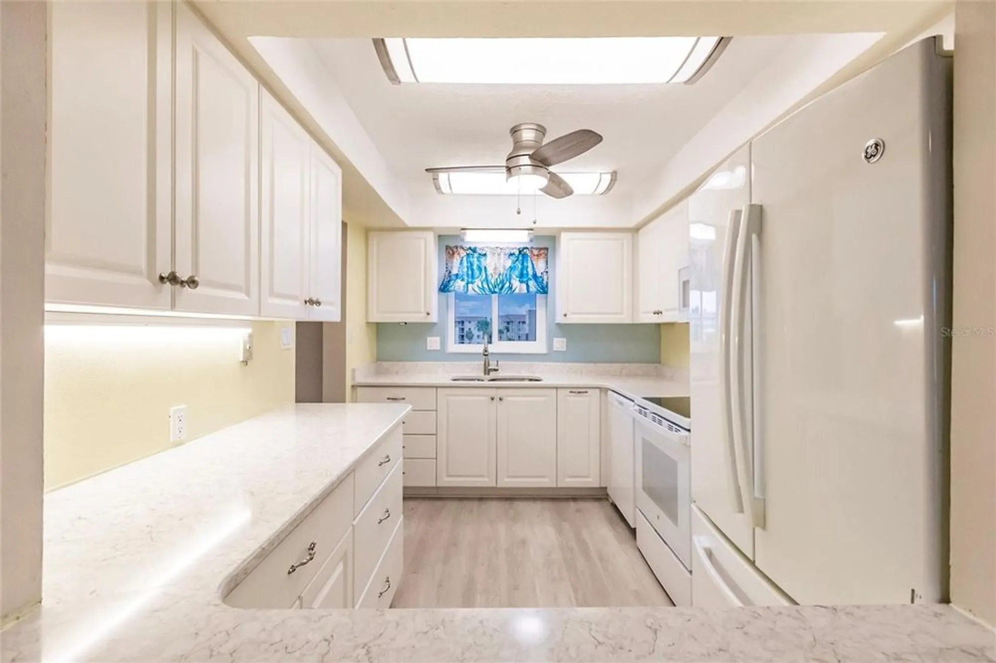 Property Slideshow image 8 of 64 | 3635 lake bayshore dr j-410, Bradenton, FL, 34205