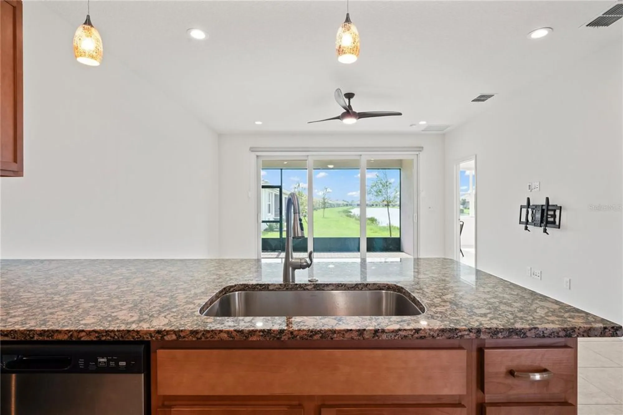 Property Slideshow image 16 of 61 | 4906 avila lakes dr, Wimauma, FL, 33598