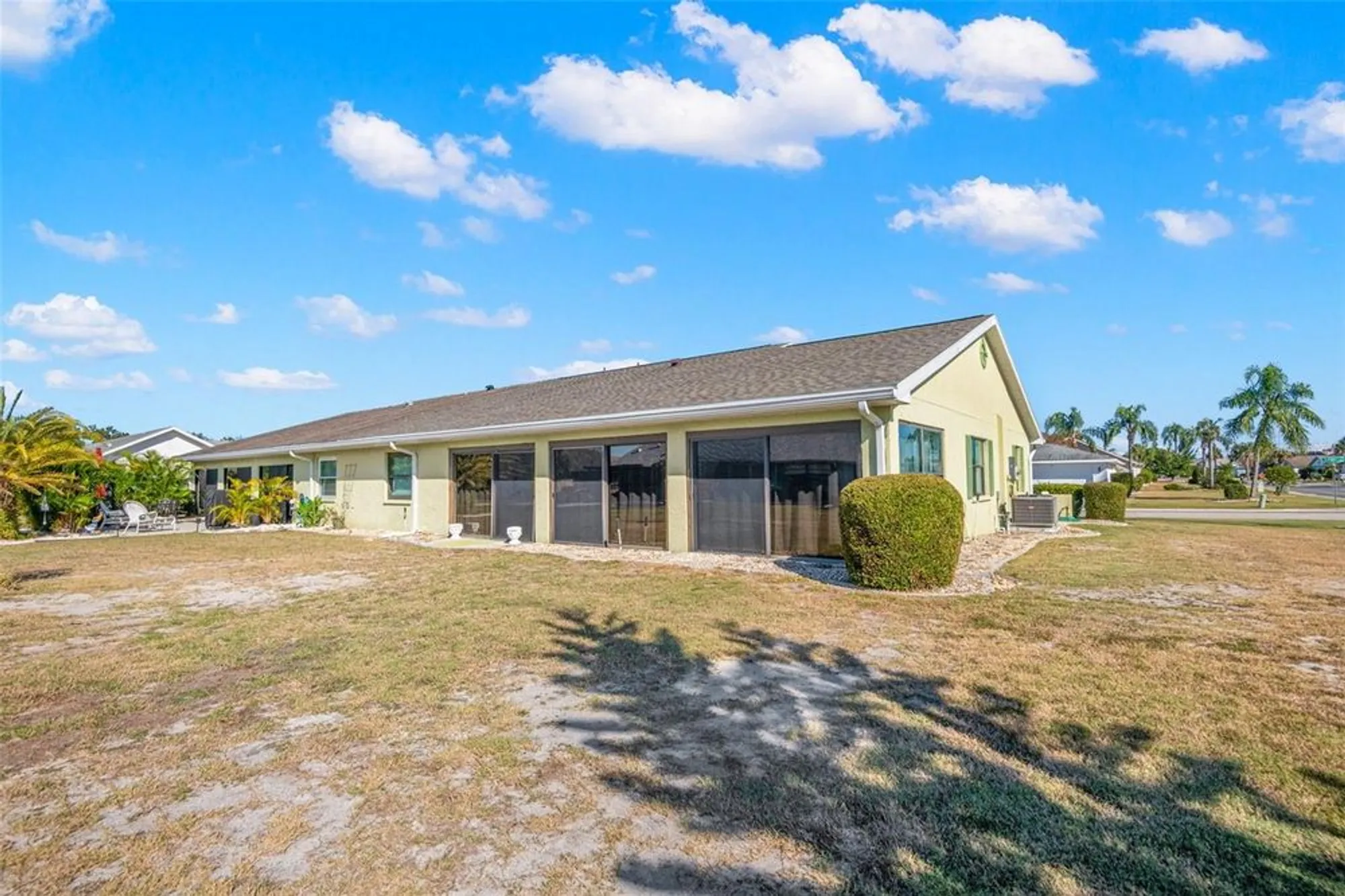 Property Slideshow image 33 of 51 | 302 linger ln, Sun City Center, FL, 33573