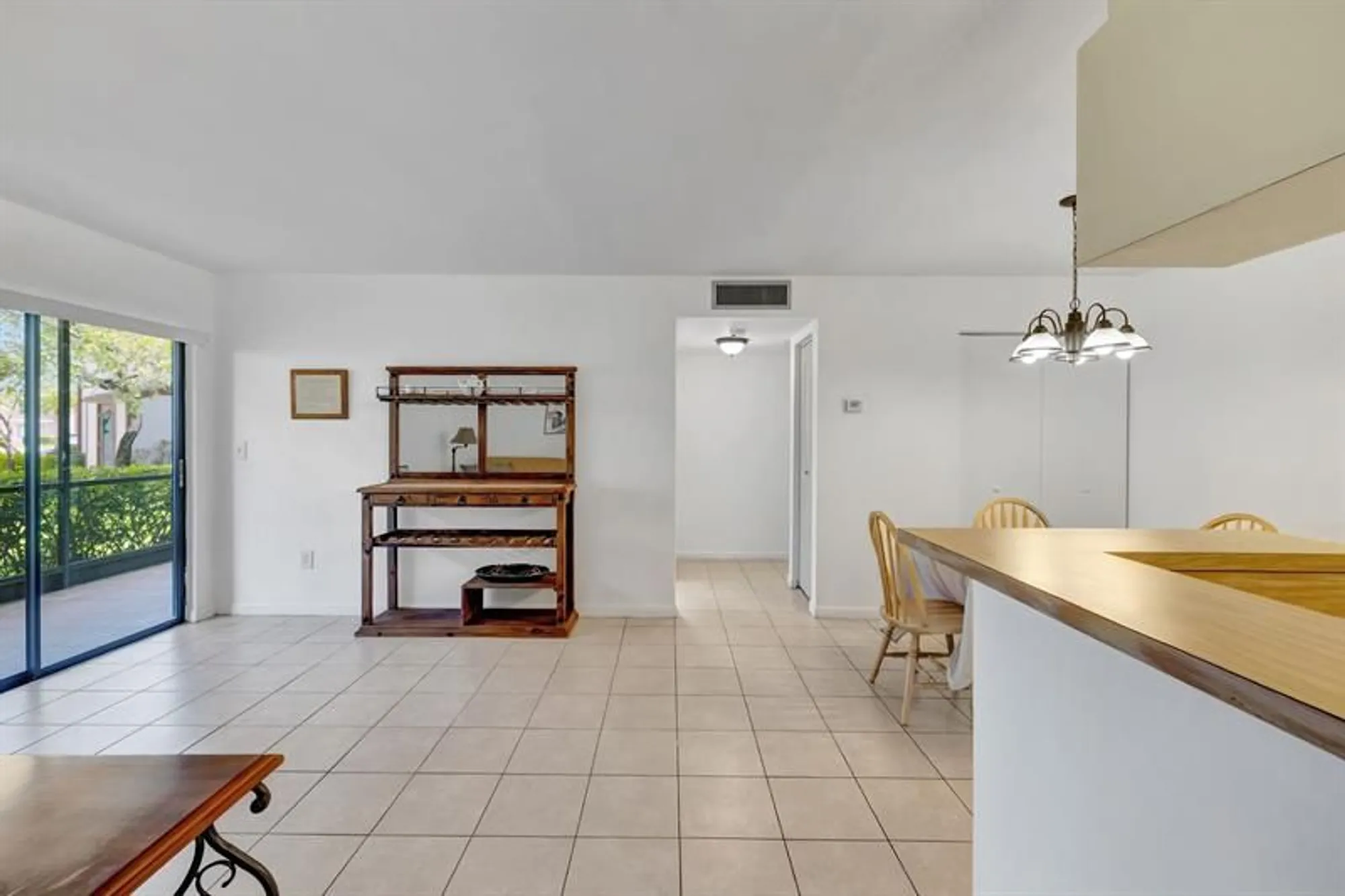 Property Slideshow image 4 of 25 | 9460 s belfort cir # l3-111, Tamarac, FL, 33321