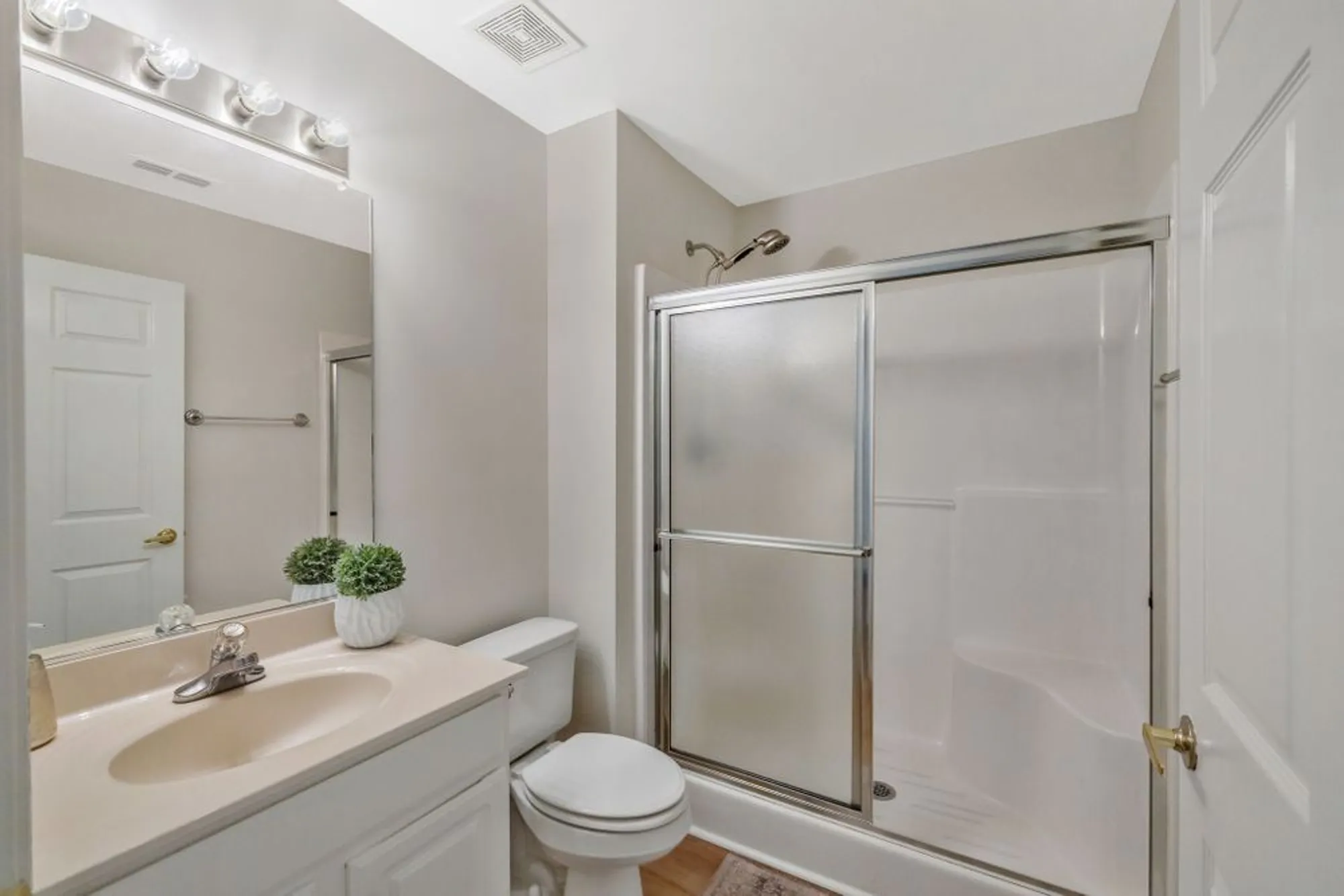 Property Slideshow image 18 of 28 | 702 forest glen cir, Murfreesboro, TN, 37128