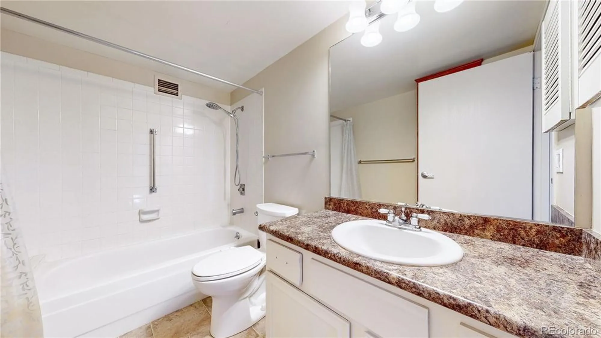 Property Slideshow image 13 of 29 | 13691 e marina dr apt 405, Aurora, CO, 80014