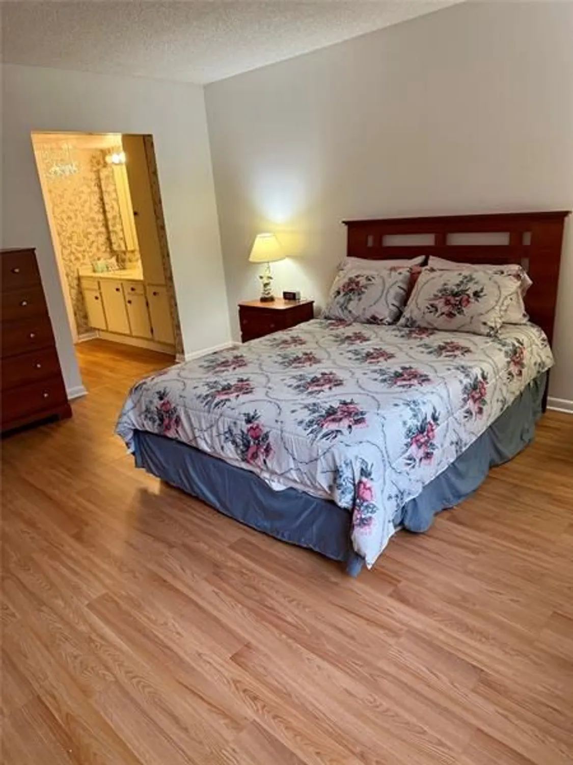 Property Slideshow image 16 of 23 | 900 colony point cir 121, Pembroke Pines, FL, 33026