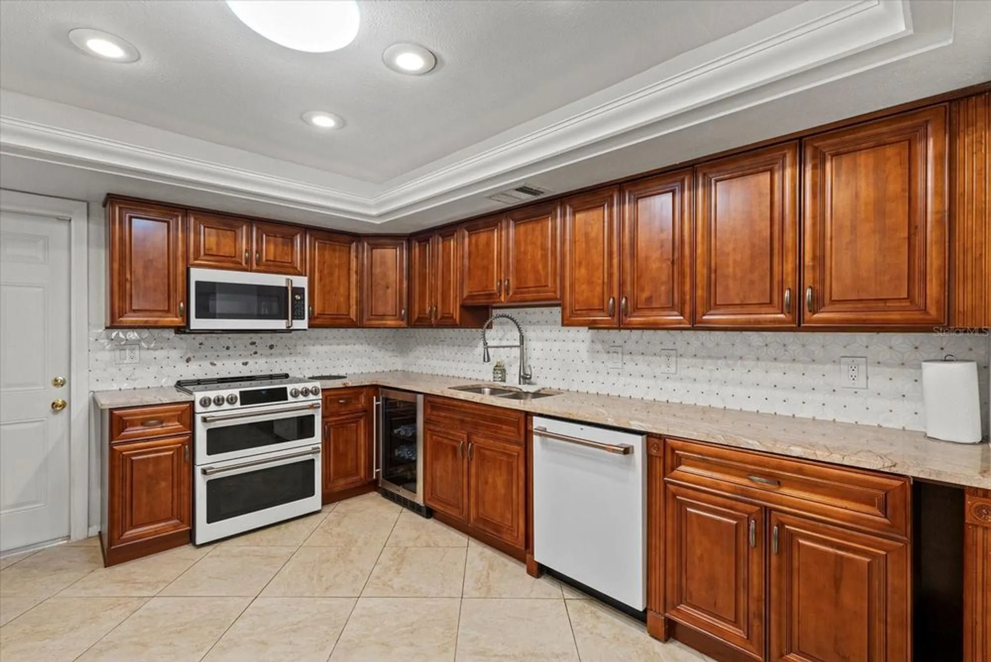Property Slideshow image 12 of 29 | 6916 w country club dr n # 9b, Sarasota, FL, 34243
