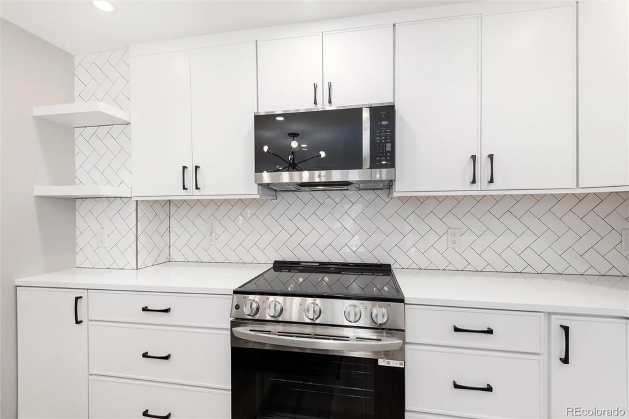 Property Slideshow image 8 of 30 | 13991 e marina dr 105, Aurora, CO, 80014