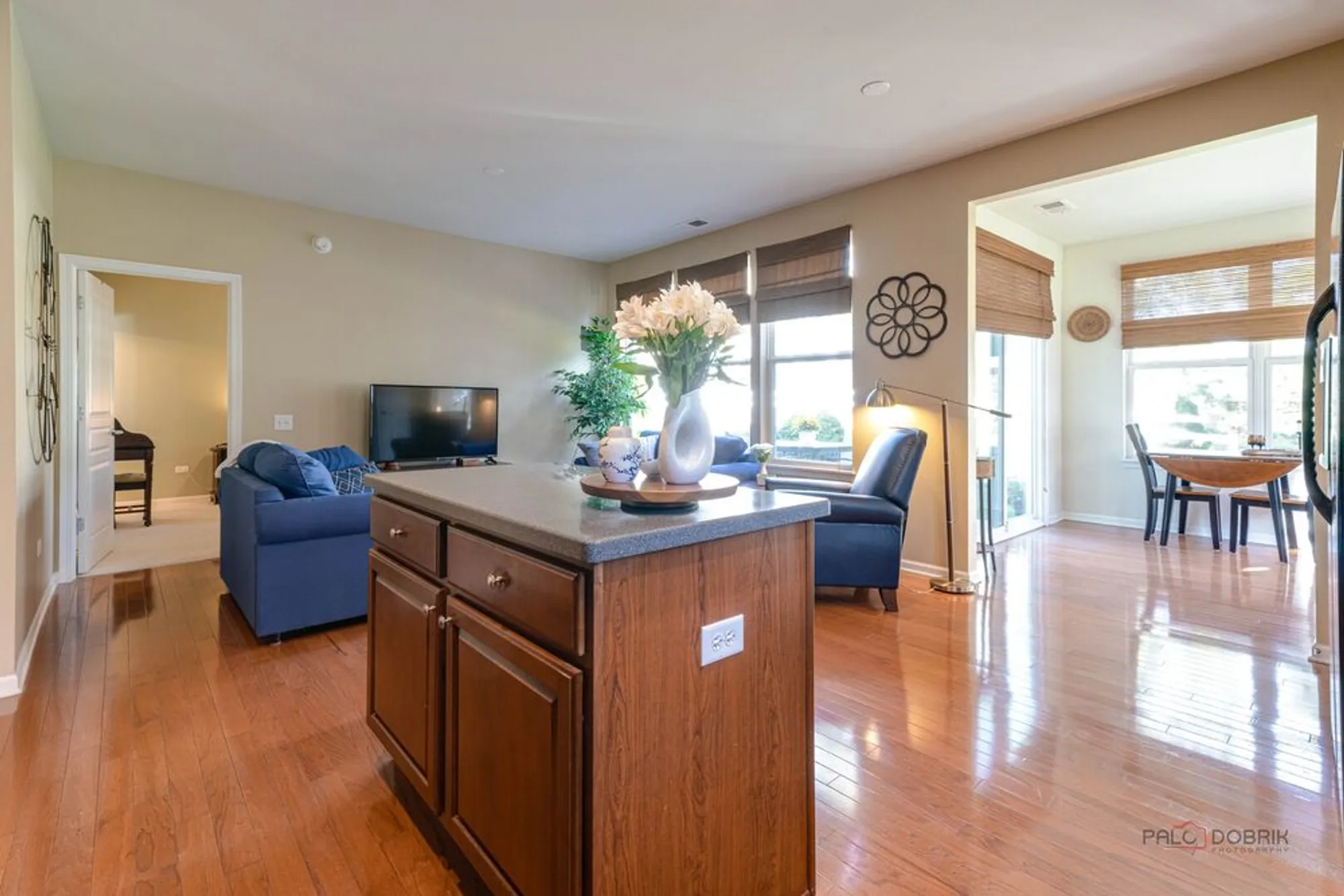 Property Slideshow image 11 of 34 | 3174 comstock ct, Mundelein, IL, 60060