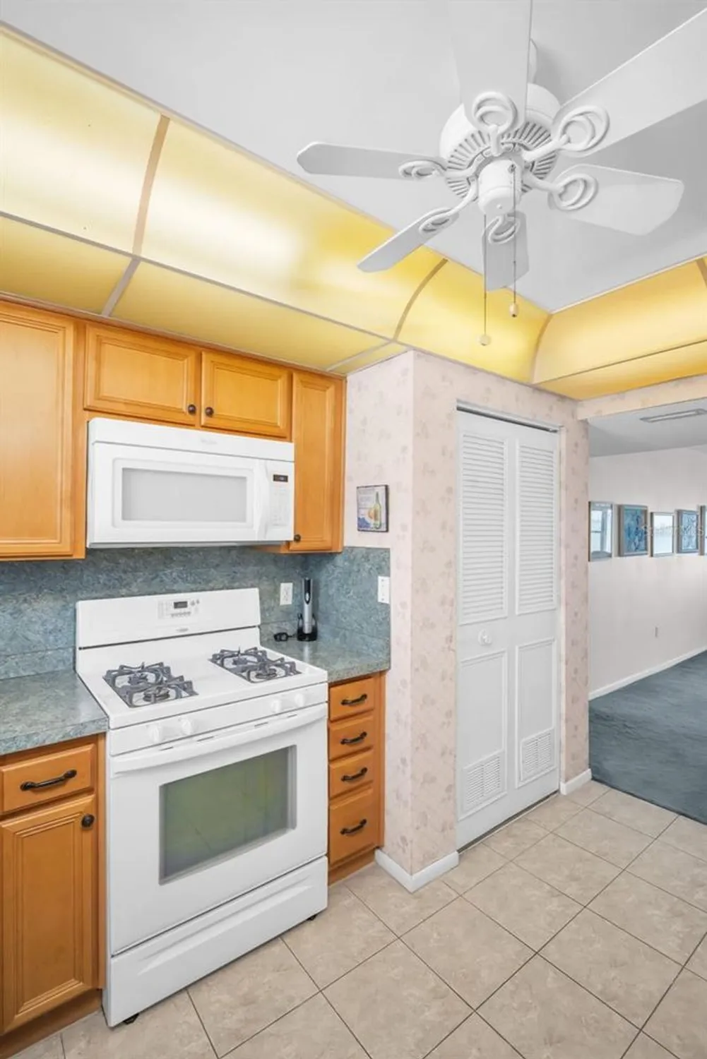 Property Slideshow image 14 of 28 | 5980 shore blvd 403, Gulfport, FL, 33707