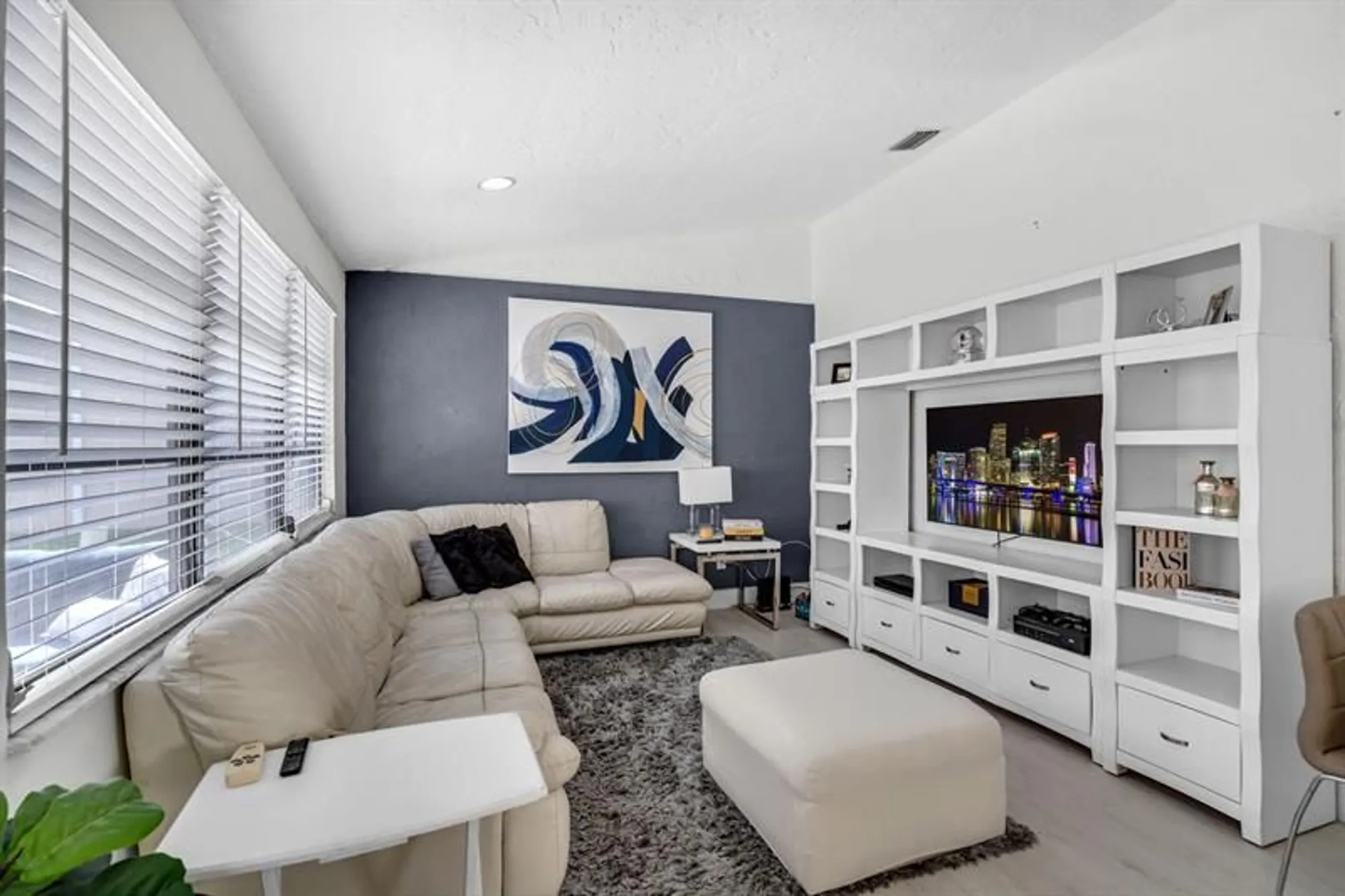 Property Slideshow image 9 of 27 | 1300 nw 26th ln, Delray Beach, FL, 33445