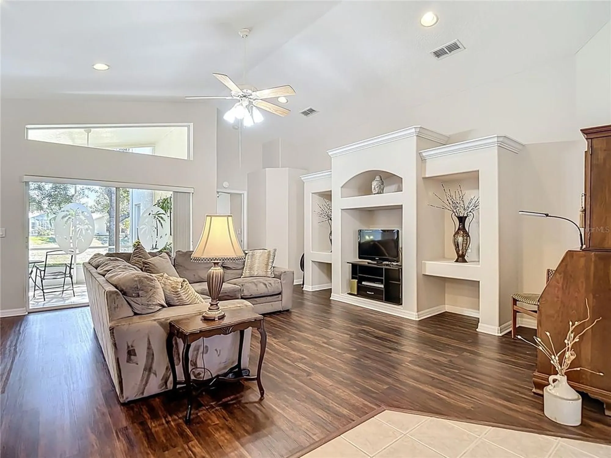 Property Slideshow image 11 of 48 | 456 greenwich cir, Spring Hill, FL, 34609