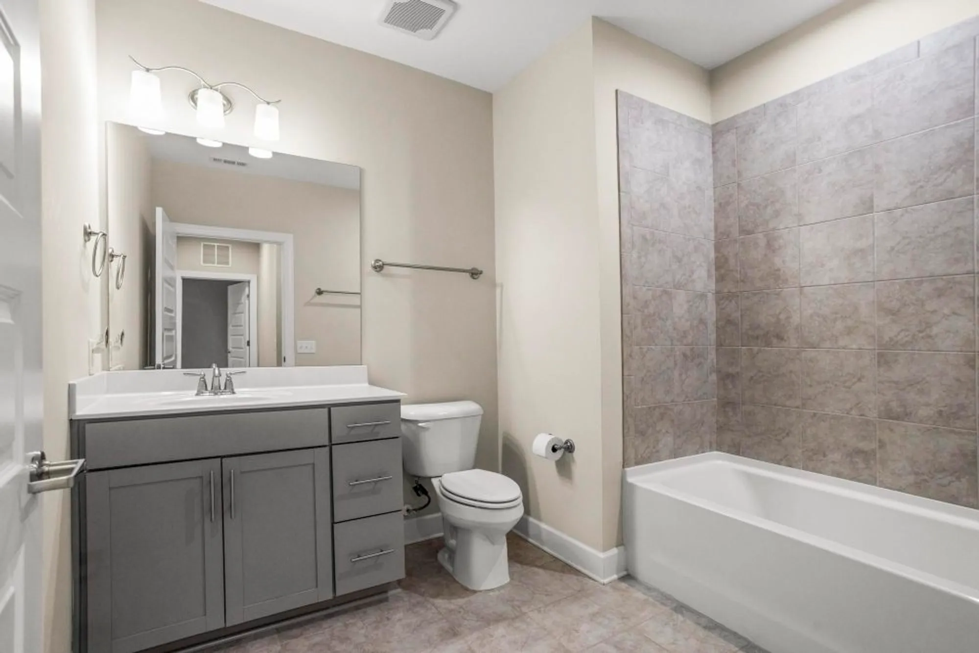 Property Slideshow image 25 of 60 | 141 saundersville rd apt 1402, Hendersonville, TN, 37075