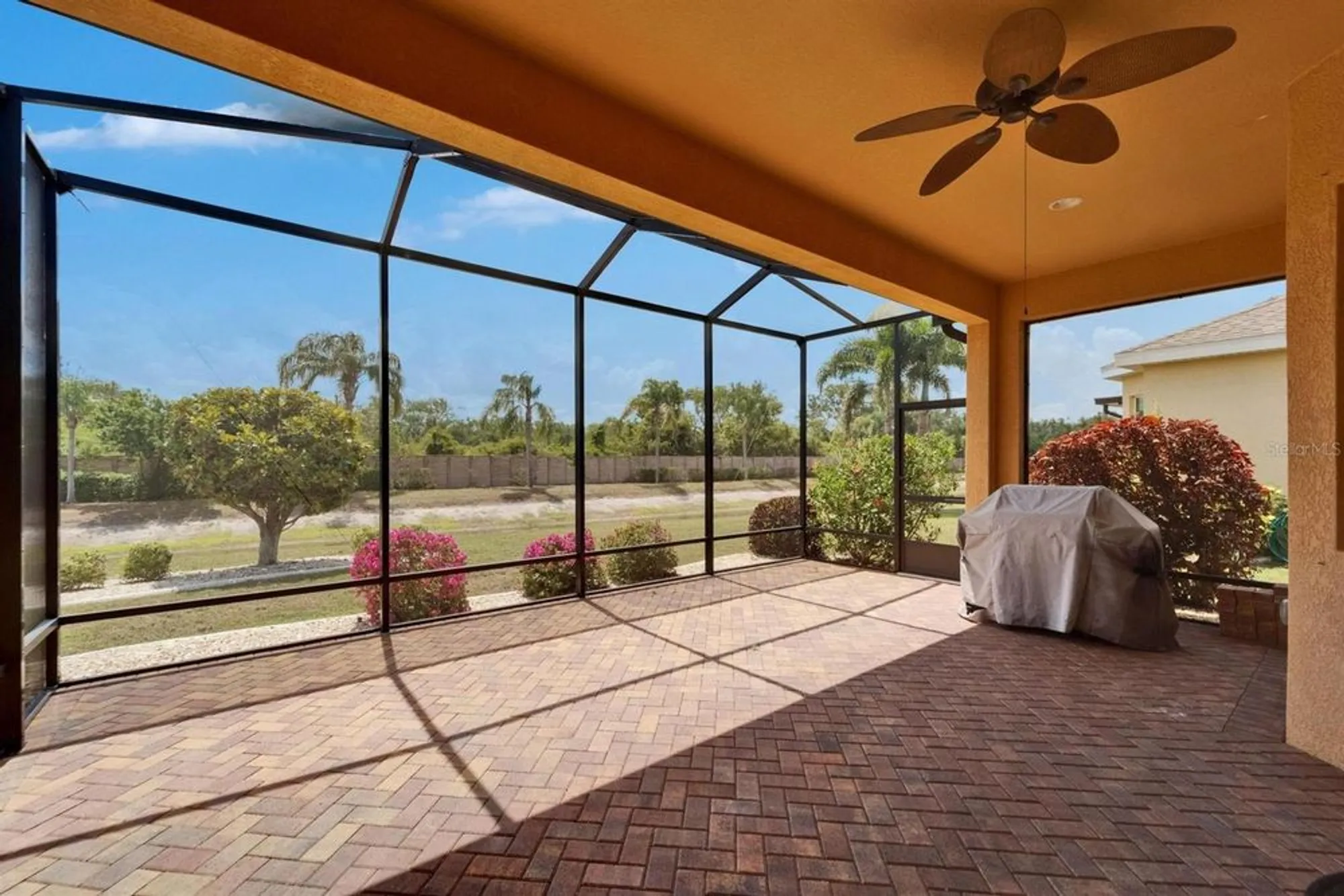Property Slideshow image 14 of 43 | 1643 emerald dunes dr, Sun City Center, FL, 33573