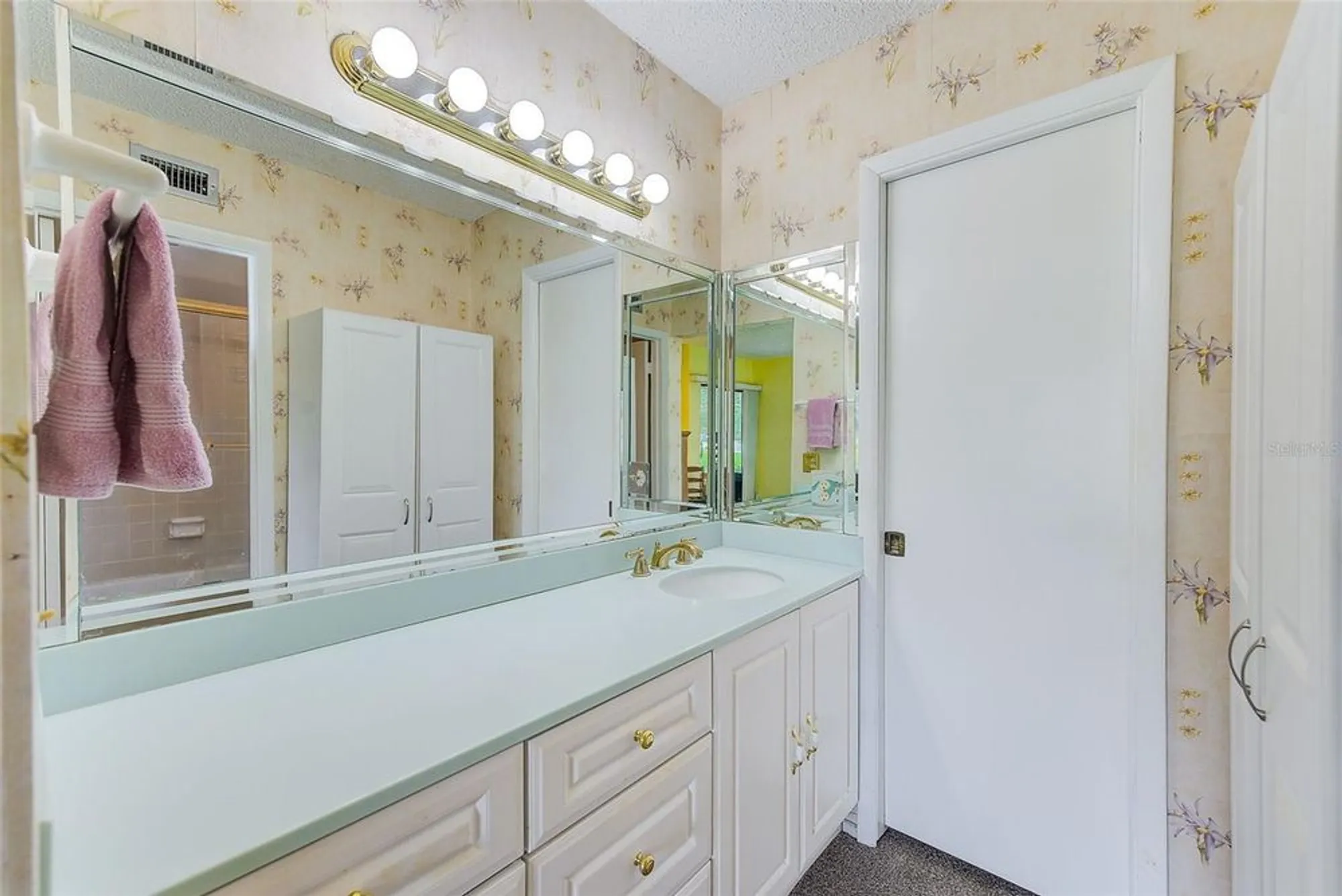 Property Slideshow image 14 of 35 | 14130 rosemary ln 4115, Largo, FL, 33774