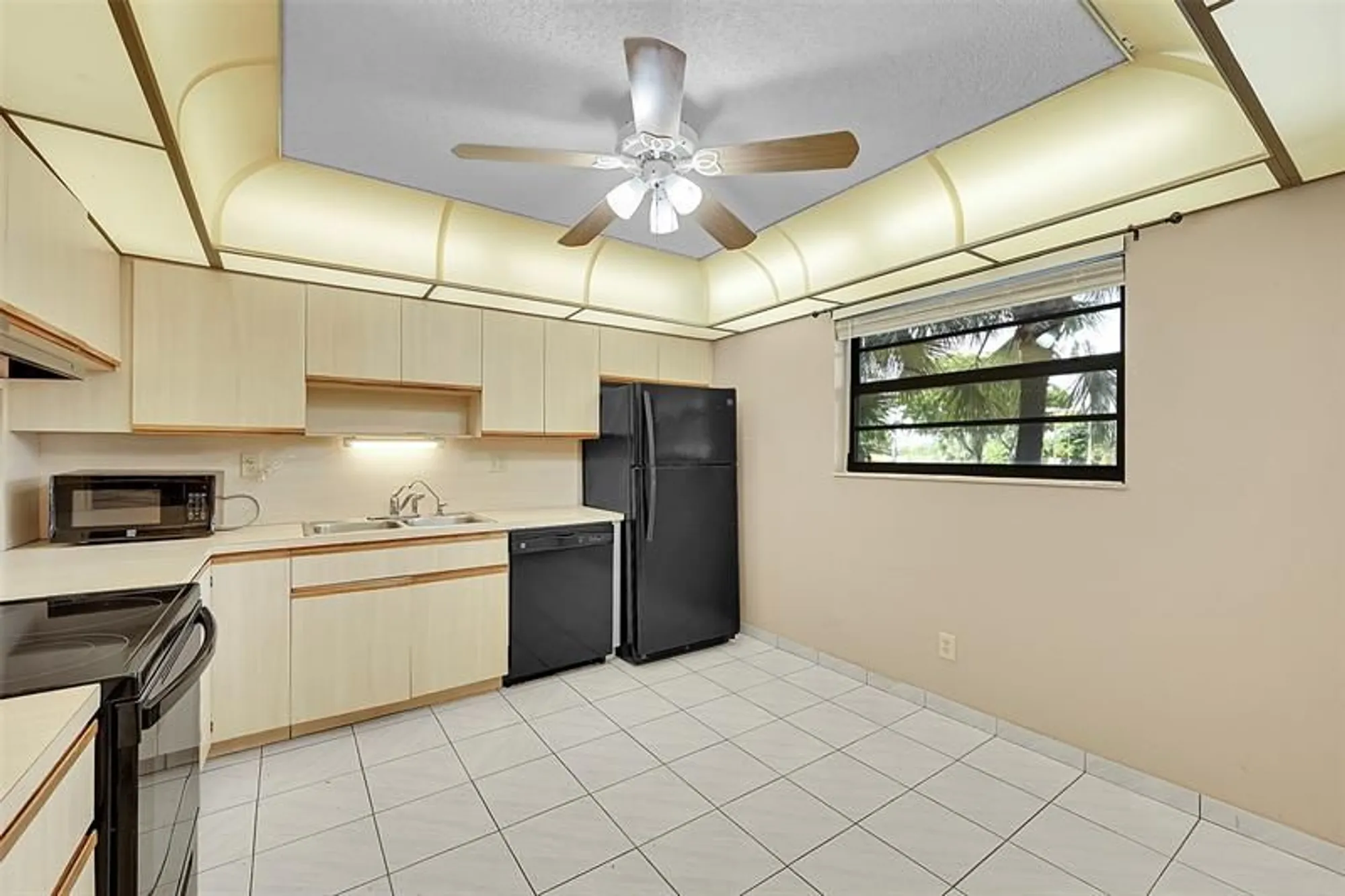 Property Slideshow image 14 of 64 | 4940 e sabal palm blvd apt 202, Tamarac, FL, 33319