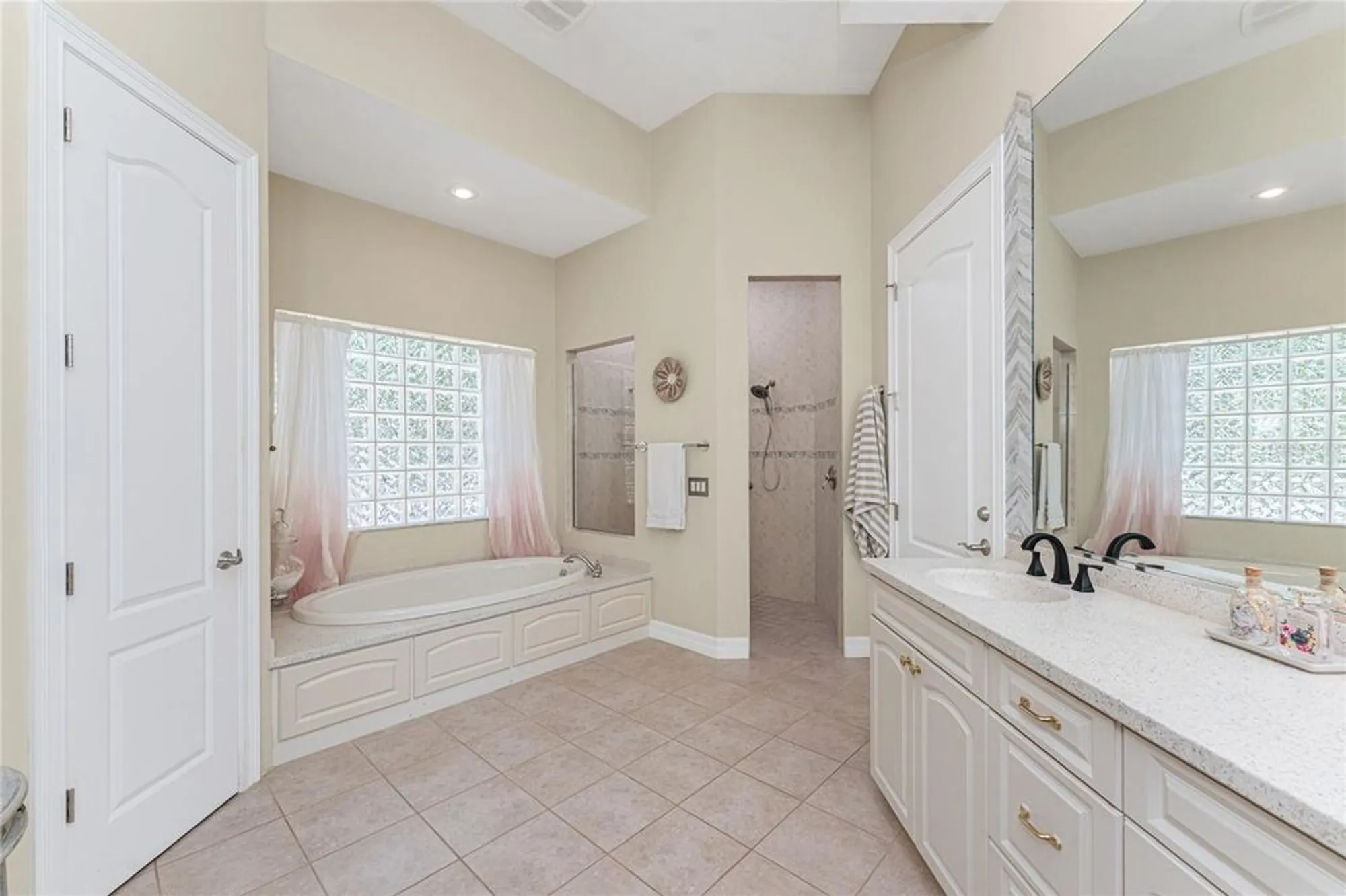 Property Slideshow image 40 of 98 | 26 saint croix way, Englewood, FL, 34223