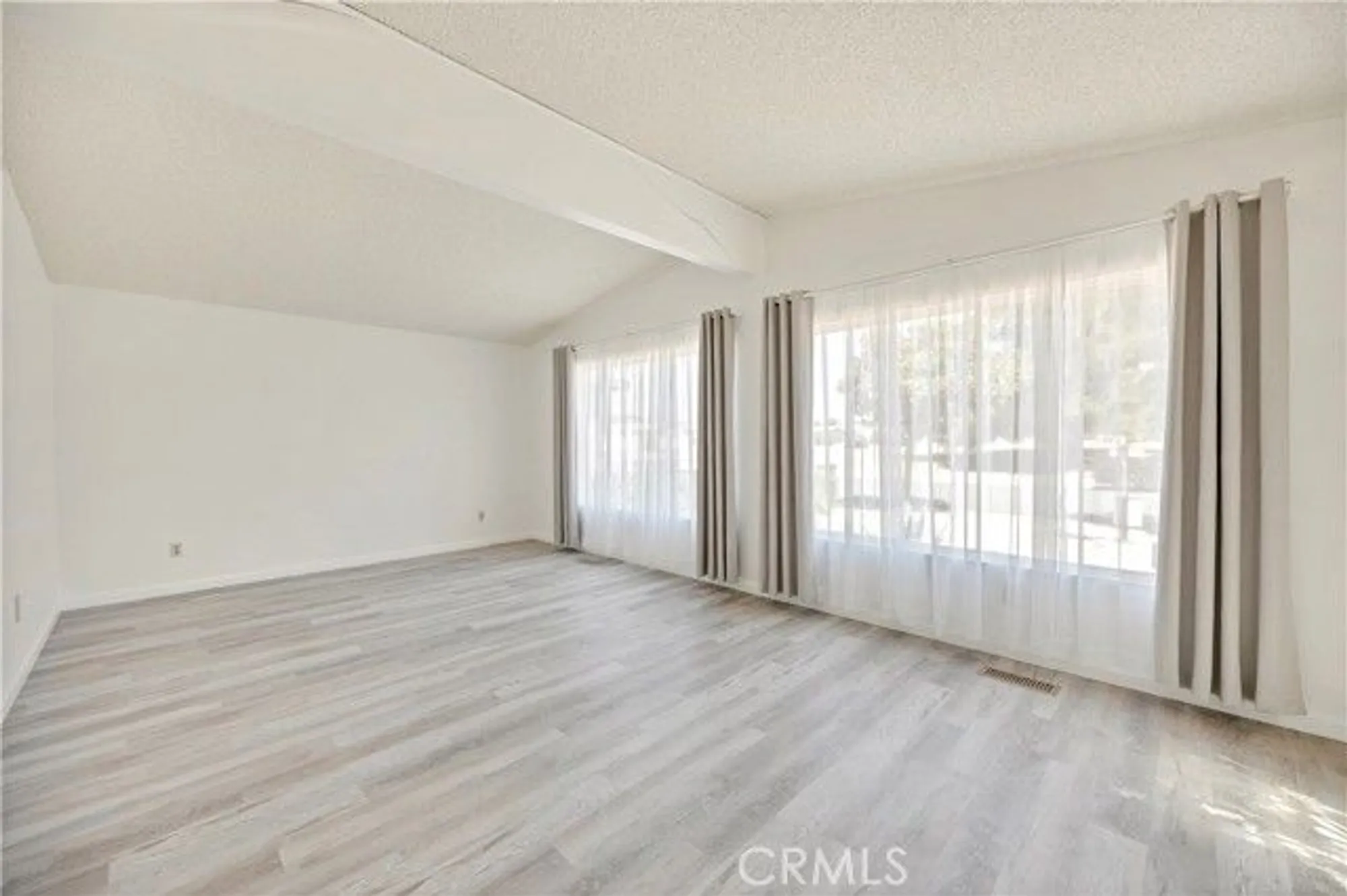 Property Slideshow image 6 of 34 | 2953 manzanita way, Hemet, CA, 92545