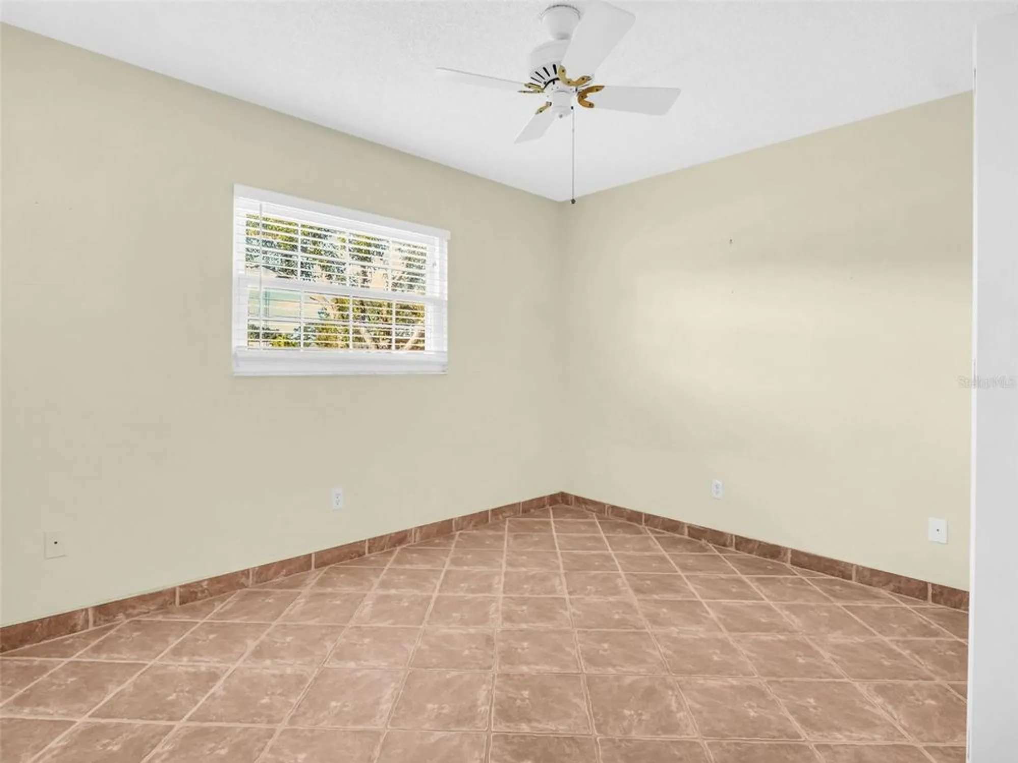 Property Slideshow image 20 of 62 | 3109 mission grove dr d, Palm Harbor, FL, 34684