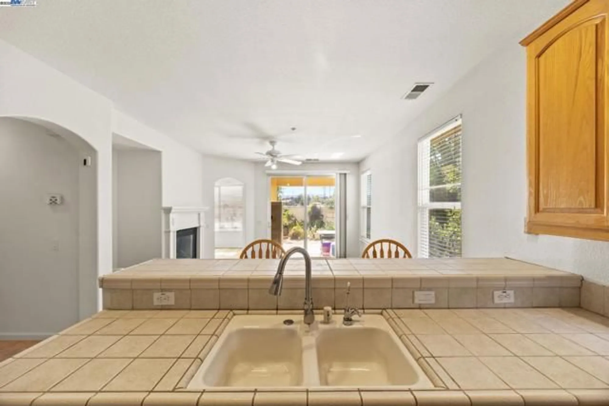 Property Slideshow image 11 of 36 | 993 centennial dr, Brentwood, CA, 94513