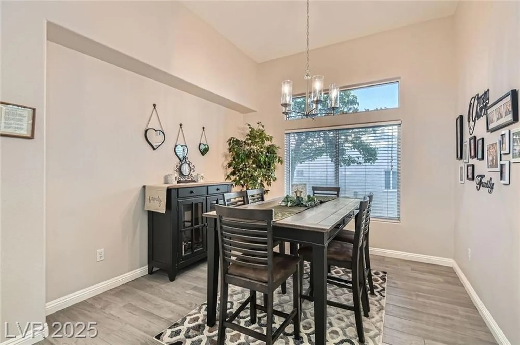 Property Slideshow image 6 of 36 | 10309 broom hill dr, Las Vegas, NV, 89134