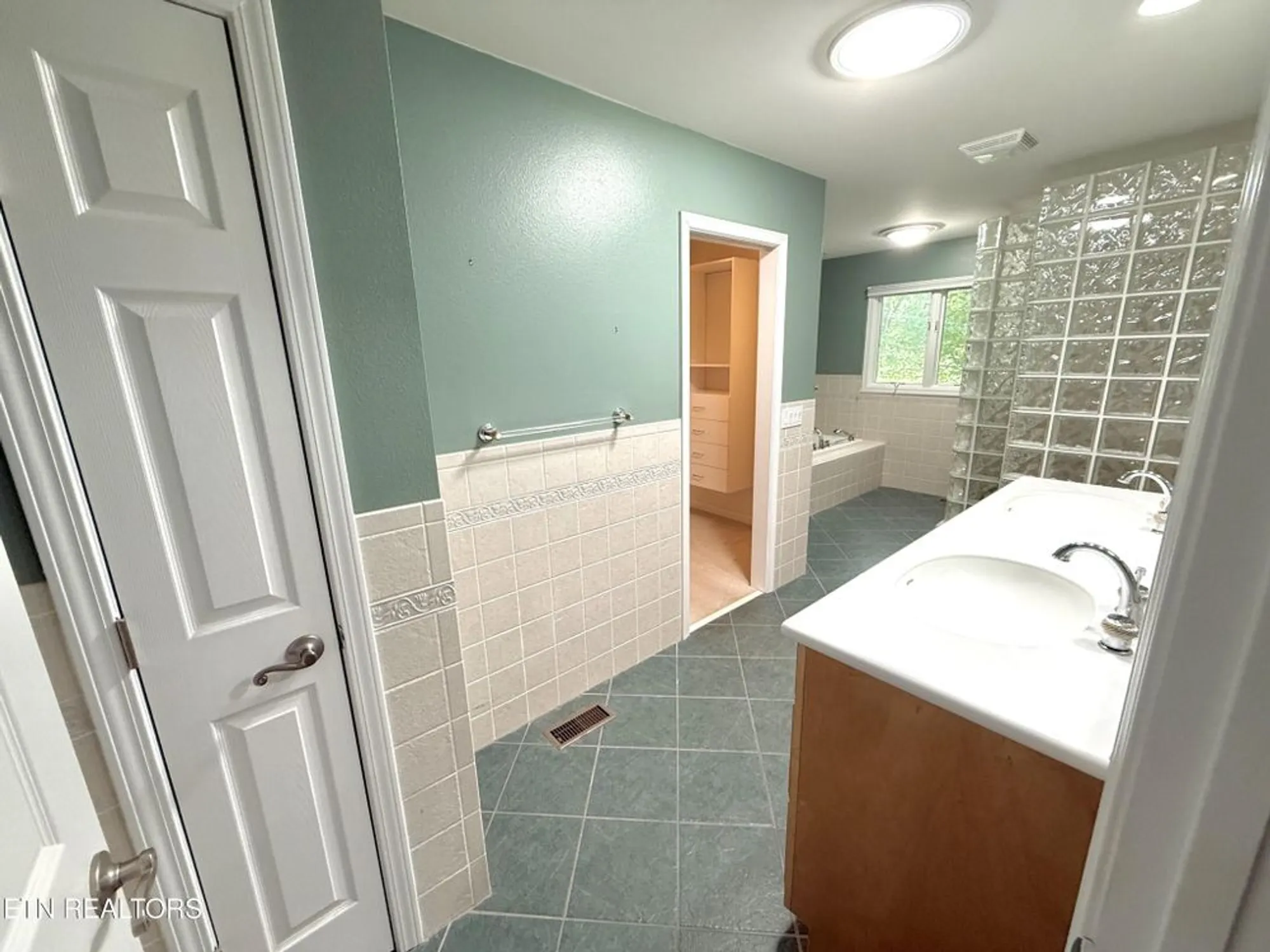 Property Slideshow image 28 of 55 | 17 kenwood ct, Crossville, TN, 38558