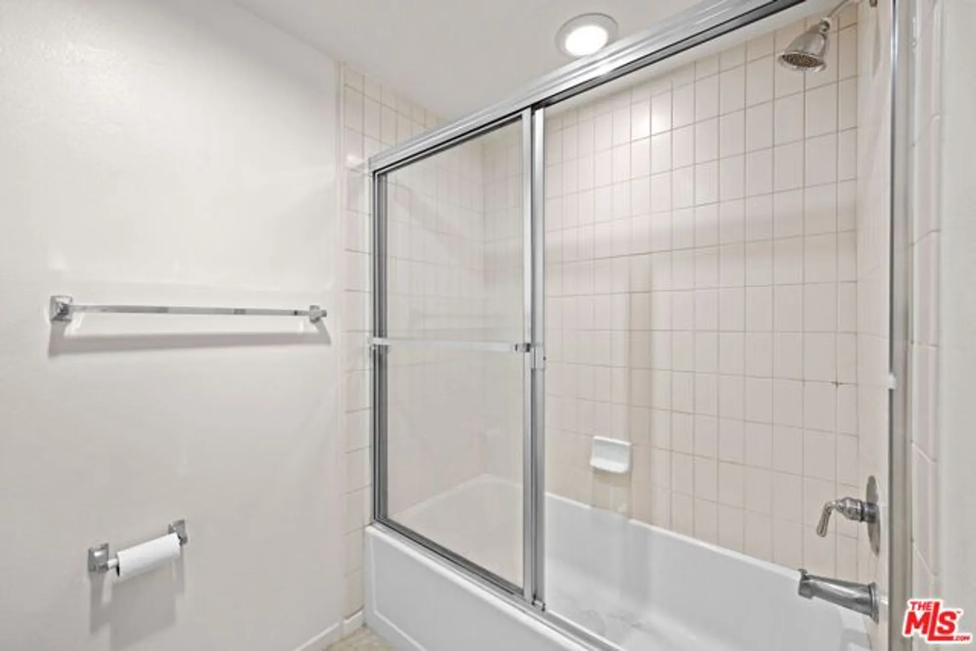 Property Slideshow image 14 of 35 | 267 s san pedro st unit 508, Los Angeles, CA, 90012