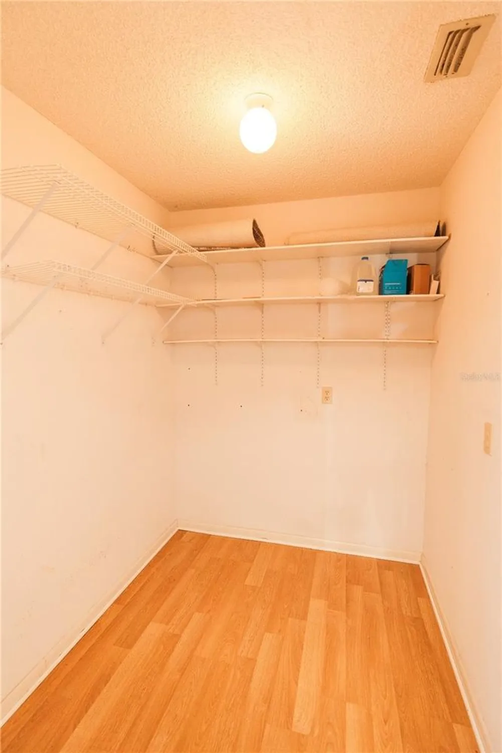 Property Slideshow image 21 of 41 | 3130 prairie dunes cir, Lakeland, FL, 33810