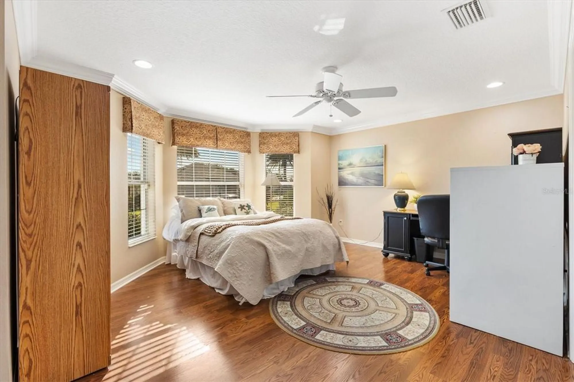 Property Slideshow image 21 of 35 | 933 folkstone way, The Villages, FL, 32162