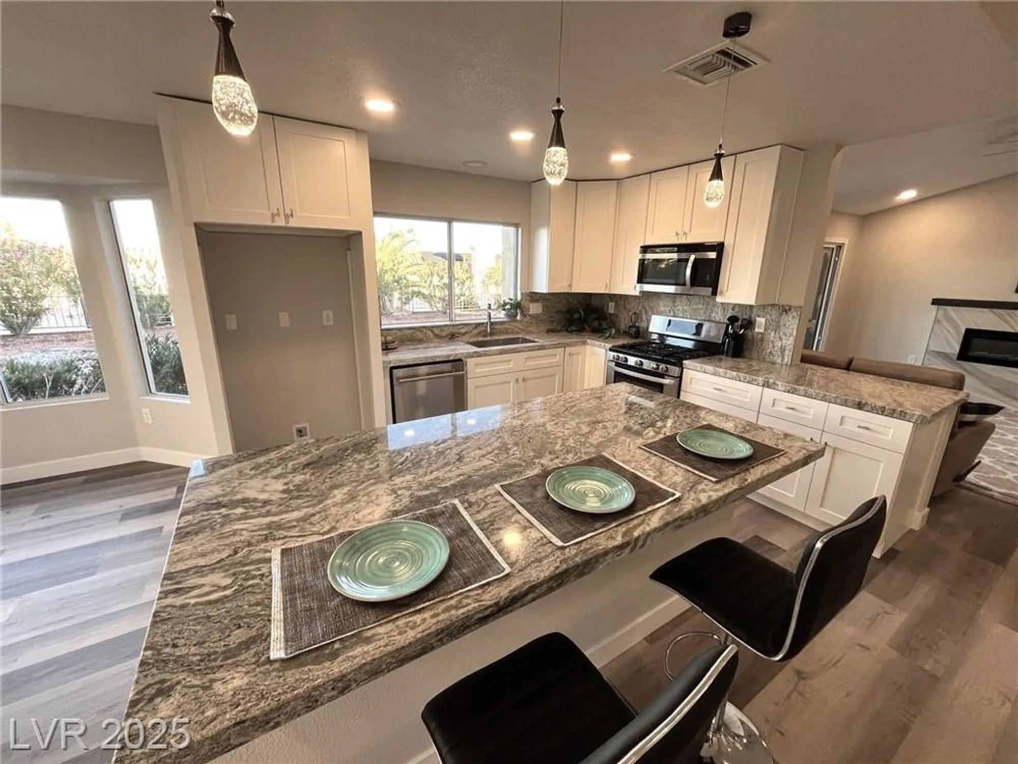 Property Slideshow image 4 of 39 | 2836 bluff point dr, Las Vegas, NV, 89134