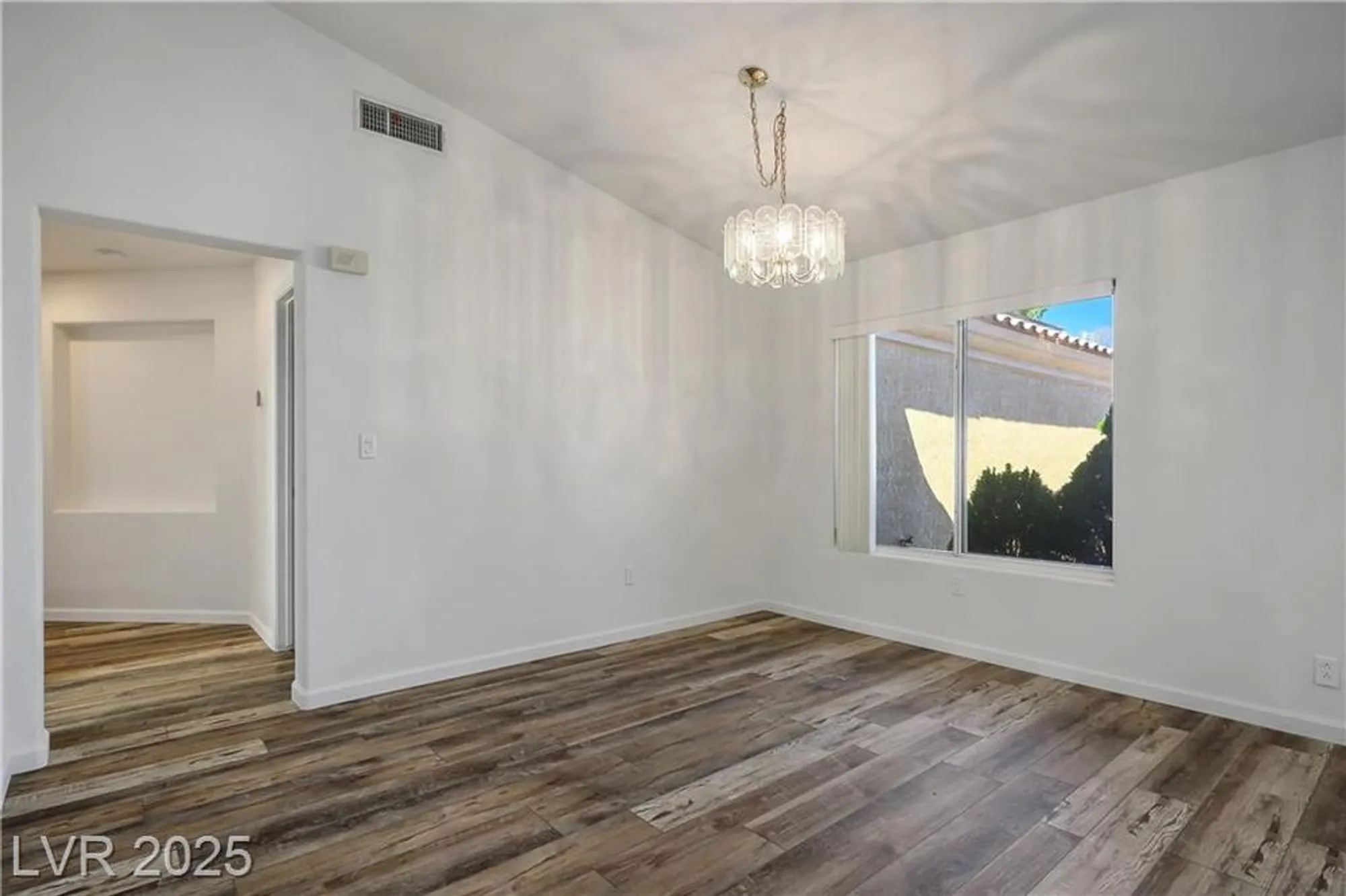 Property Slideshow image 9 of 74 | 10505 linden wood ct, Las Vegas, NV, 89134