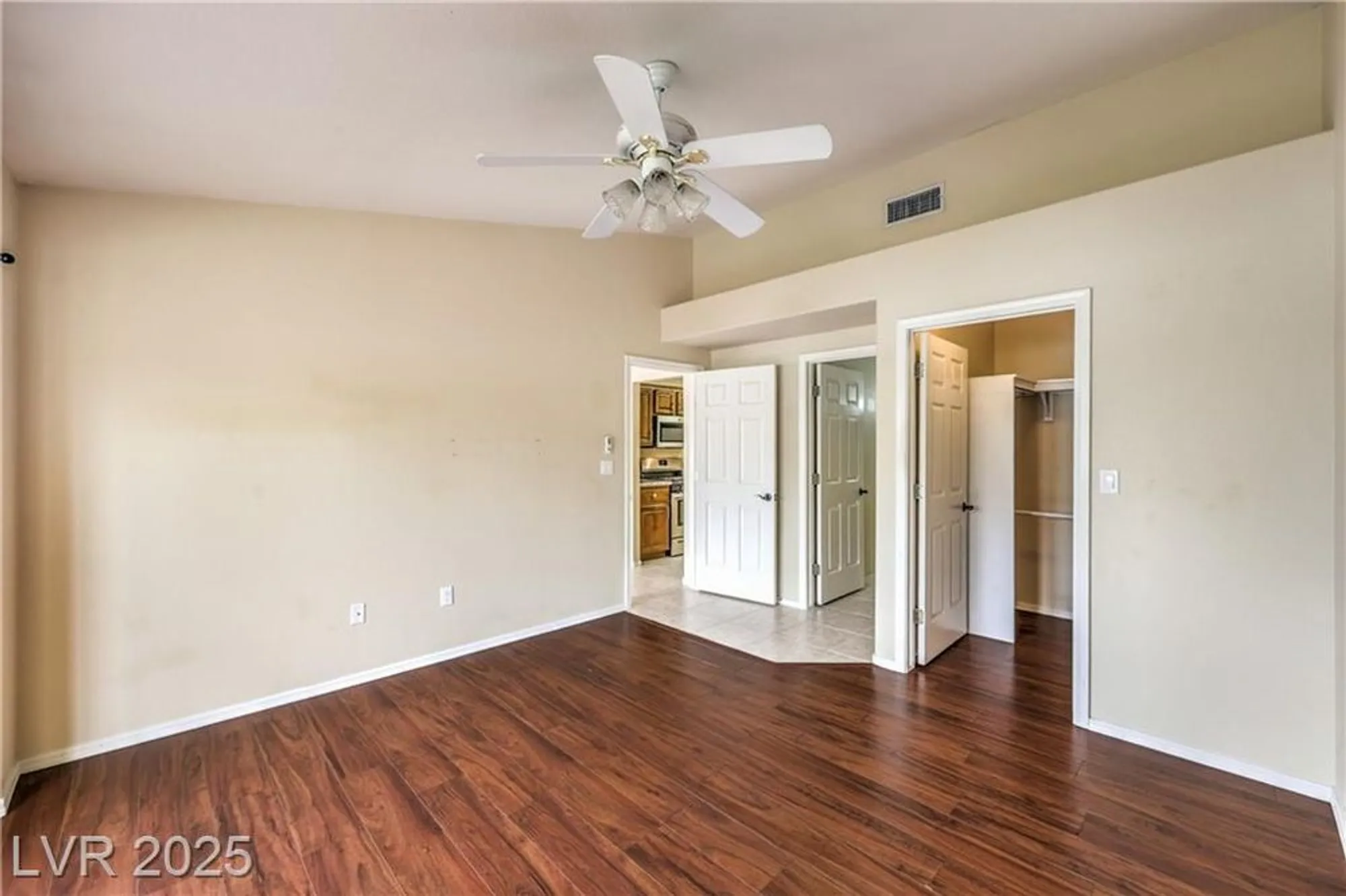 Property Slideshow image 16 of 39 | 9948 bundella dr, Las Vegas, NV, 89134