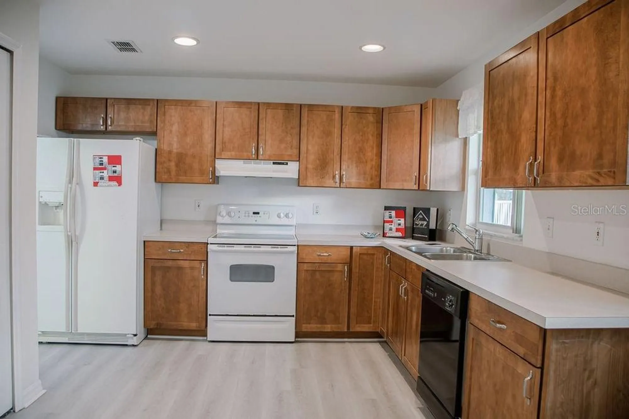 Property Slideshow image 13 of 45 | 231 lake suzanne dr, Lake Wales, FL, 33859