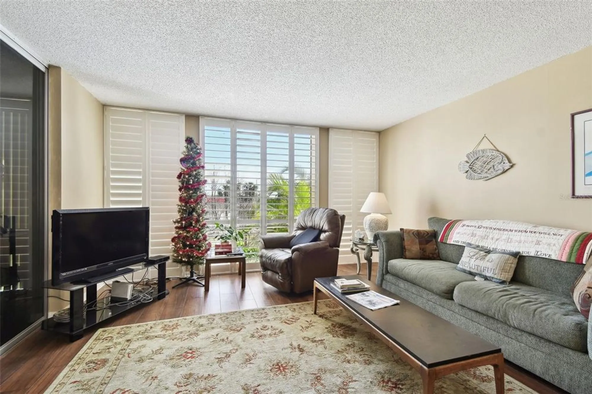 Property Slideshow image 8 of 93 | 7400 sun island dr 207, South Pasadena, FL, 33707