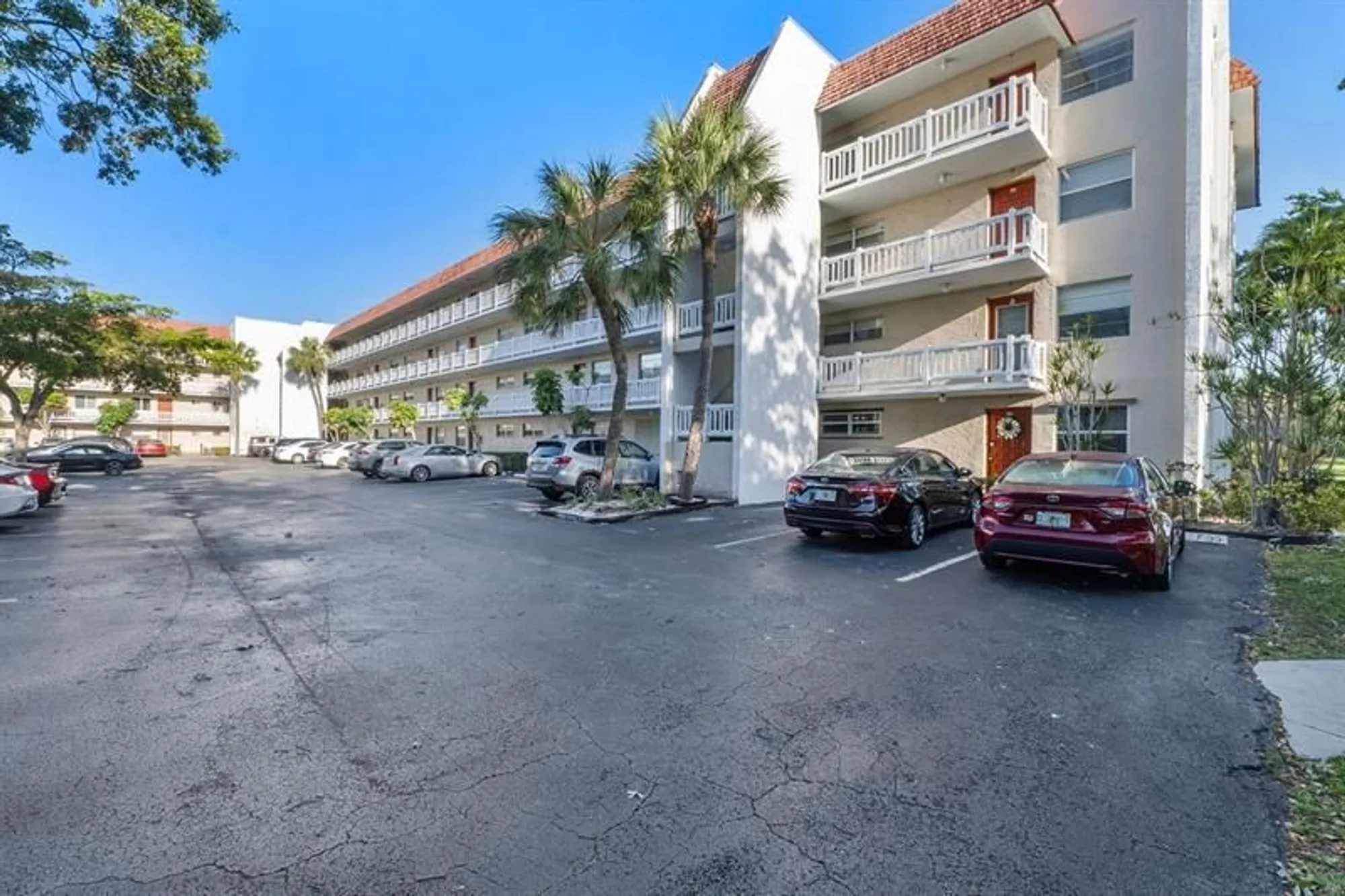 Property Slideshow image 1 of 32 | 3551 inverrary dr 404, Lauderhill, FL, 33319