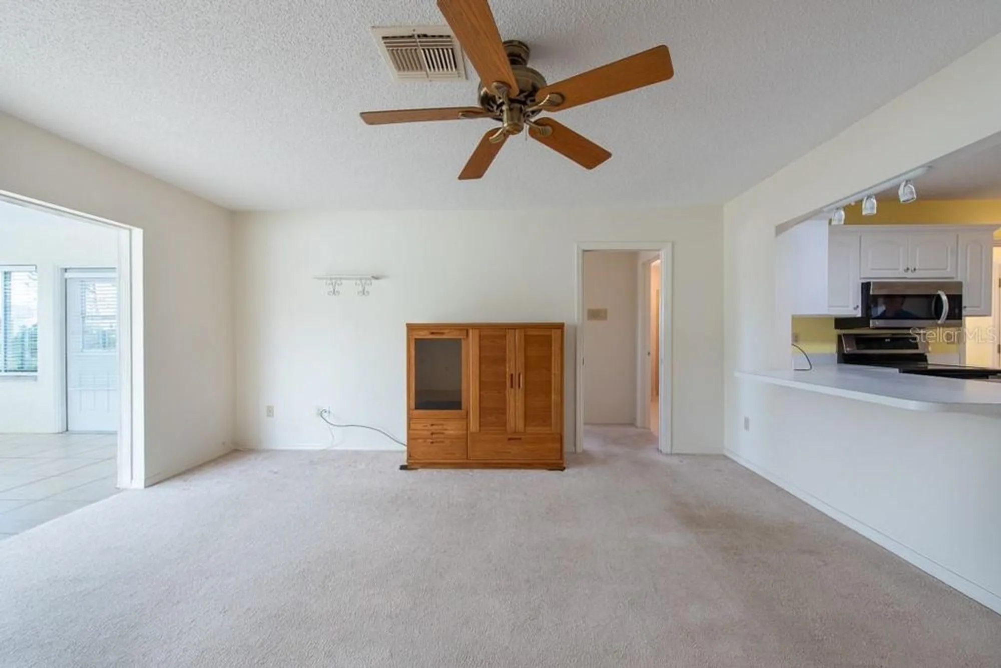 Property Slideshow image 7 of 44 | 106 silverbell ct, Sun City Center, FL, 33573